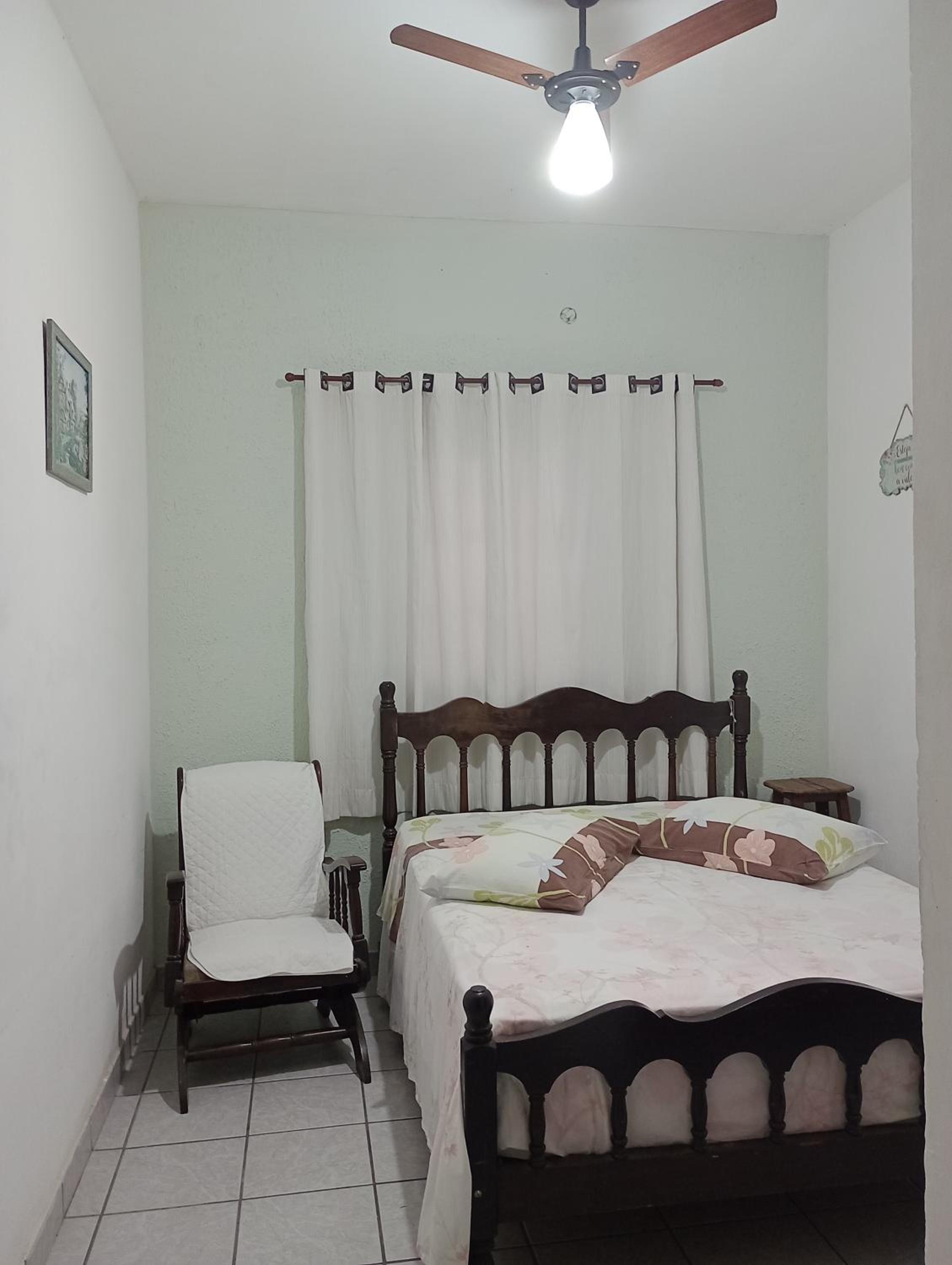 CASA com ACOMODAÇÃO para 6 PESSOAS