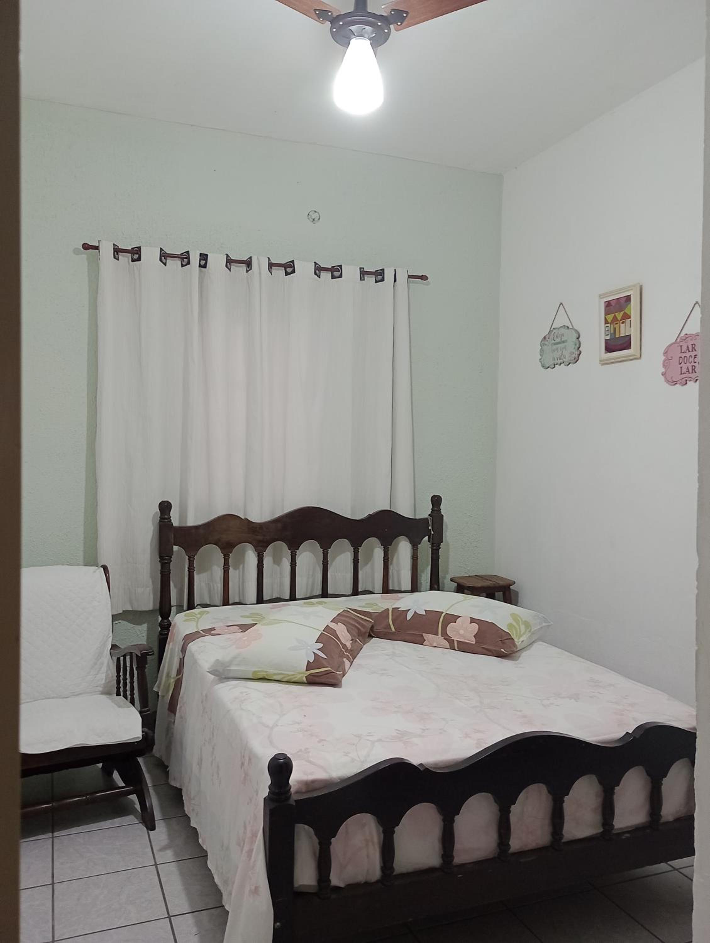 CASA com ACOMODAÇÃO para 6 PESSOAS