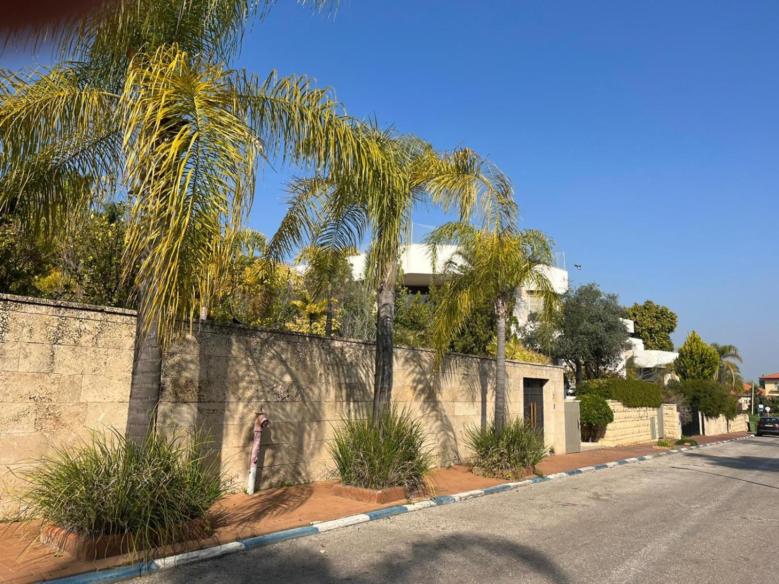 Luxury peaceful, free parking with security room Mamad view 3