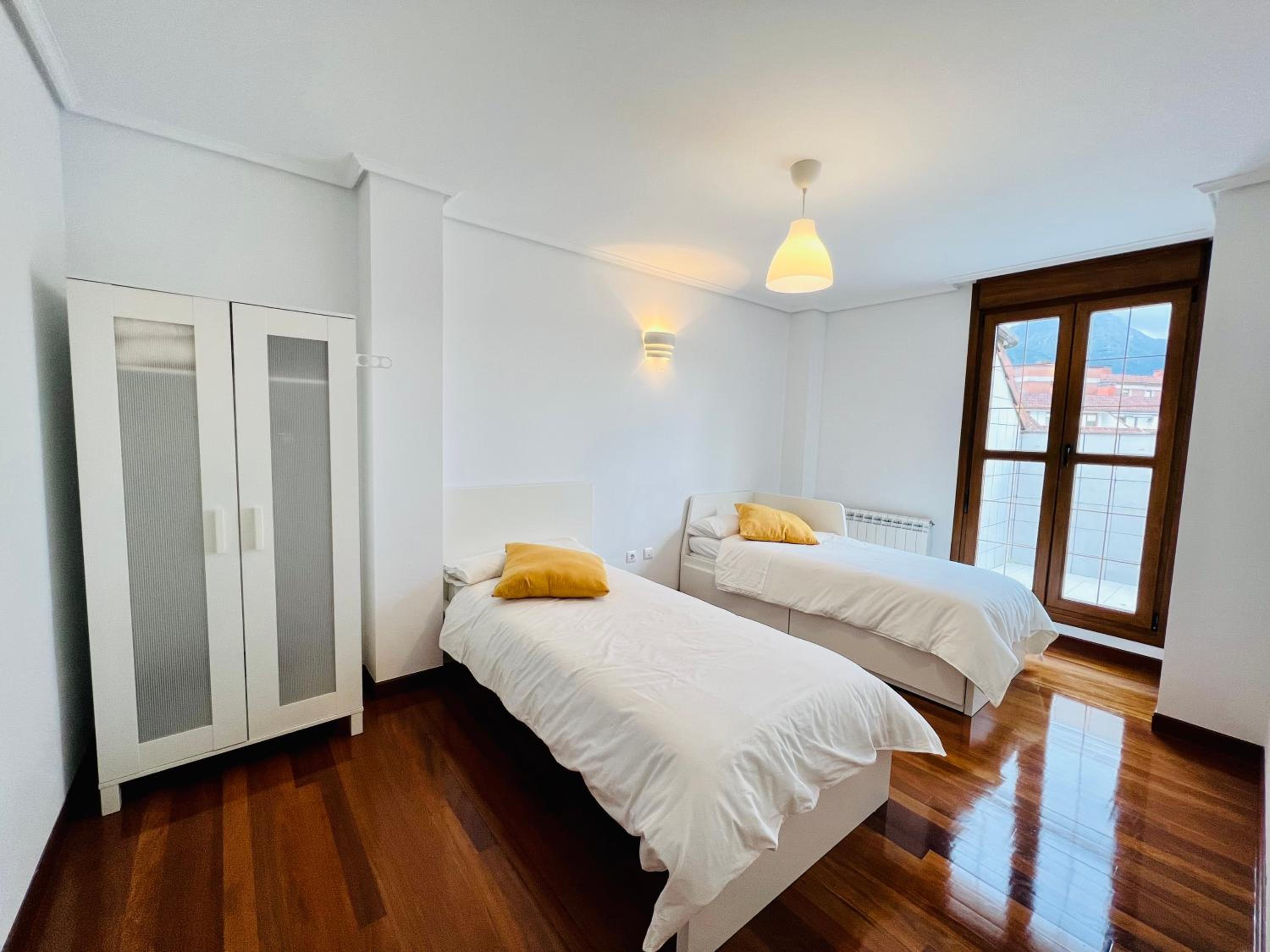 Excelente apartamento con garaje y piscina