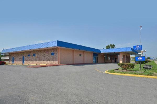 Americas Best Value Inn Suites Kansas City - Property Image 2