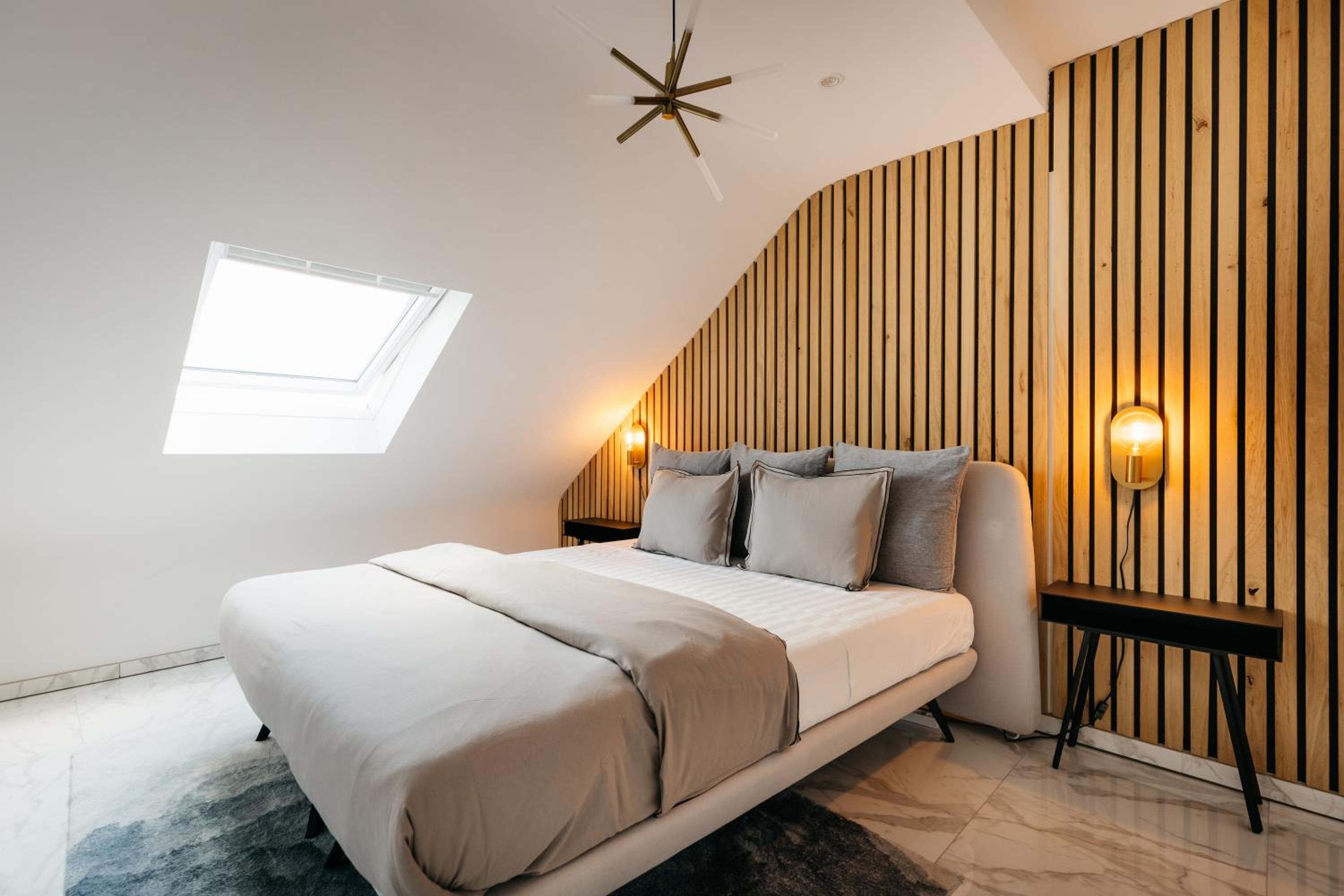 The Edgewater Suites - RIVERSIDE