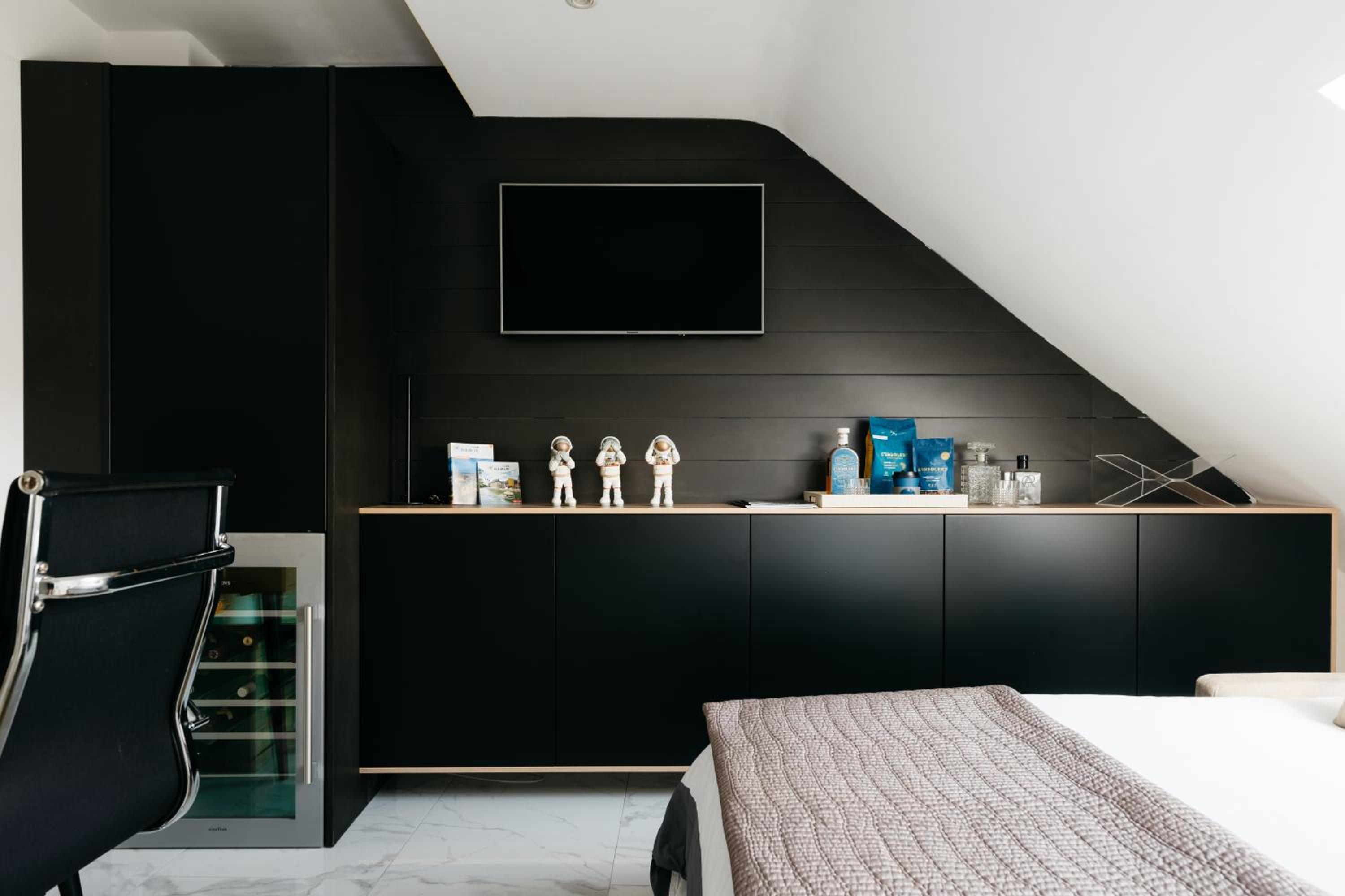 The Edgewater Suites - RIVERSIDE