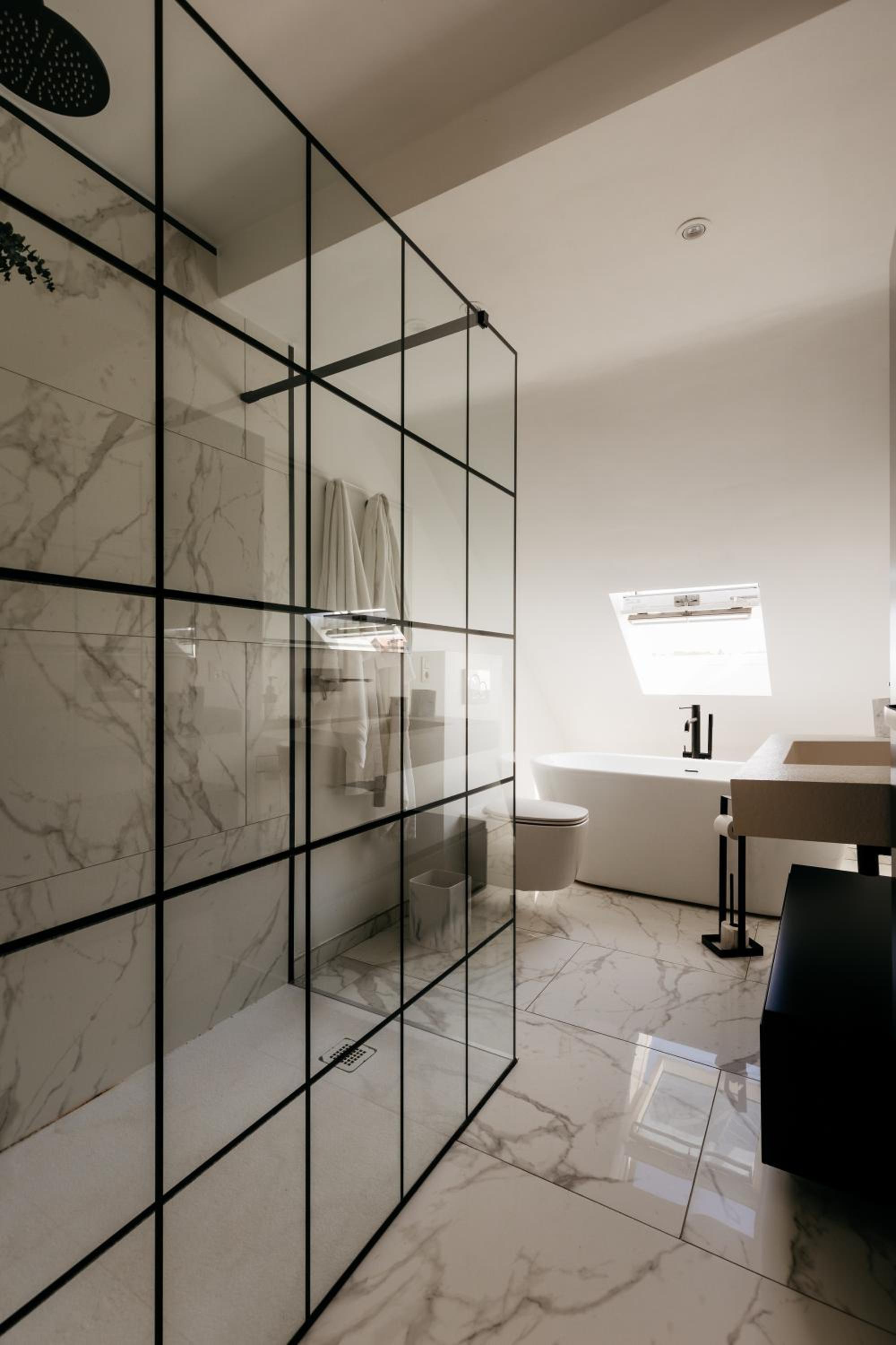 The Edgewater Suites - RIVERSIDE