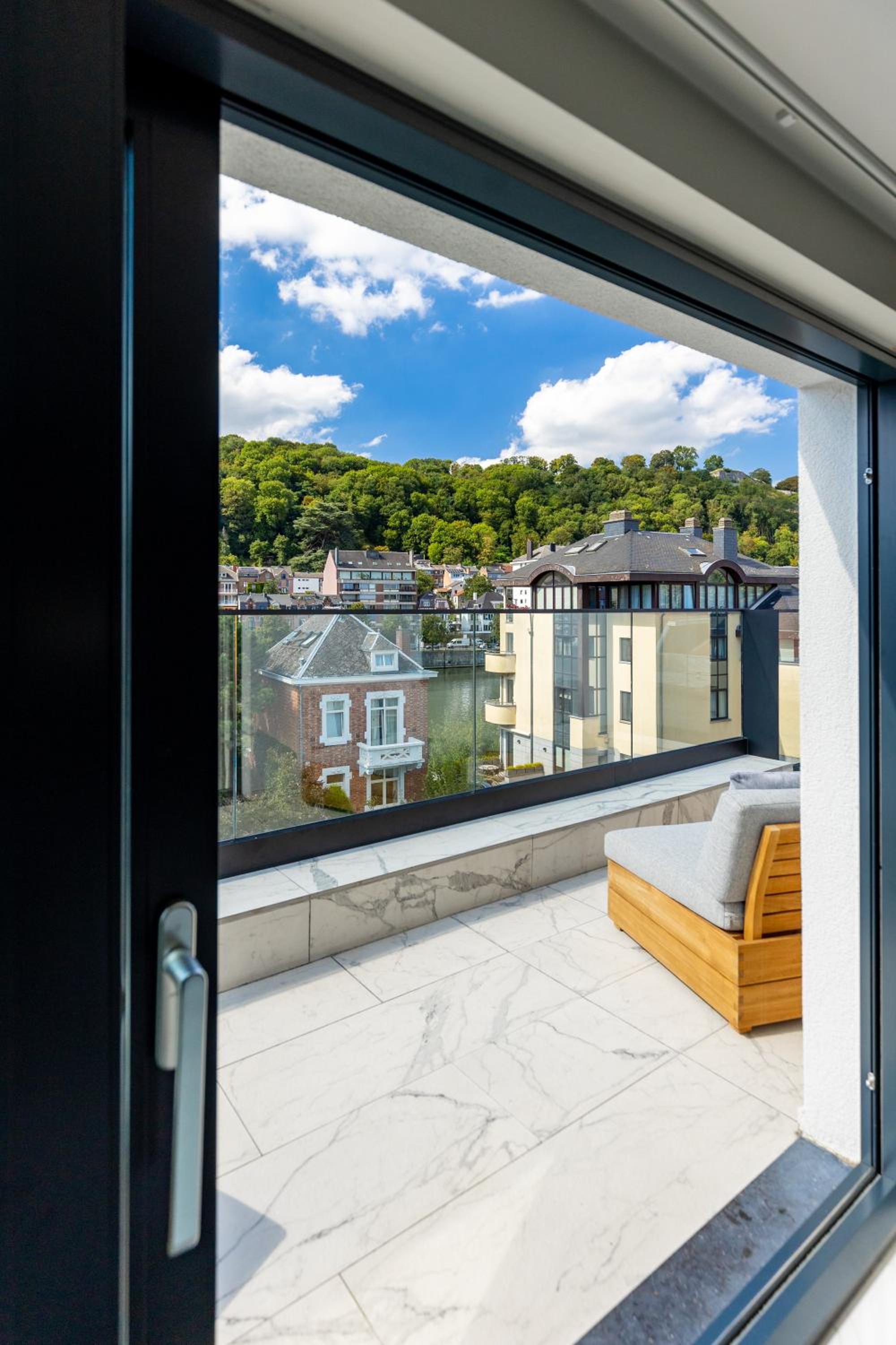 The Edgewater Suites - RIVERSIDE