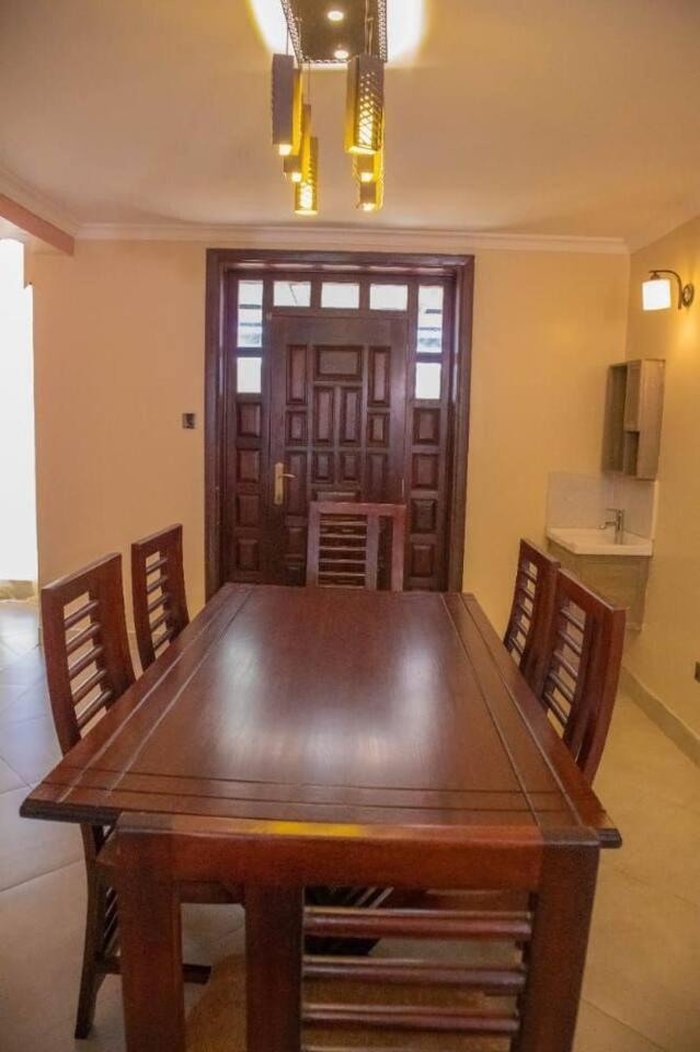 Exquisite 4 bedroom mansionette with a beautiful view-pink house
