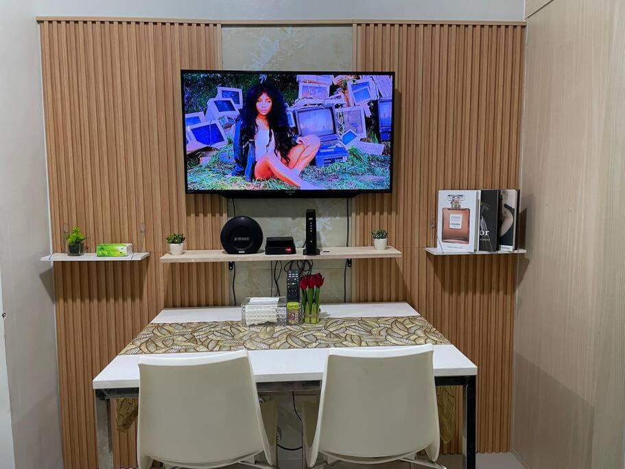 Makati Luxury Retreat with Wi-Fi and Netflix view 2