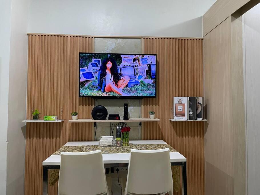 Makati Luxury Retreat with Wi-Fi and Netflix view 4