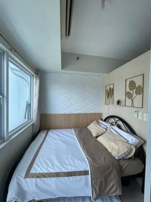Makati Luxury Retreat with Wi-Fi and Netflix view 5