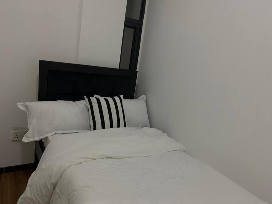 Exquisite 2Bedroom in Kilimani view 3