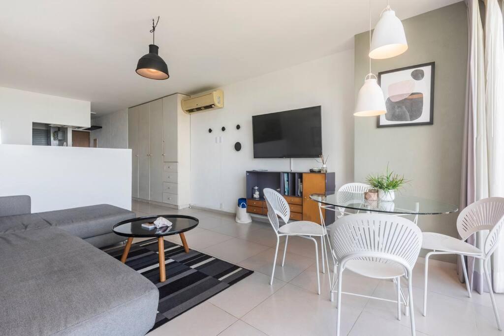 *SUN SCAPE Beachfront Studio by Casa Paraiso*