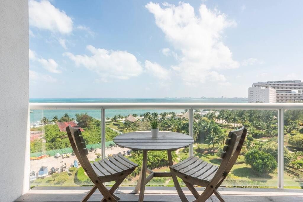 *SUN SCAPE Beachfront Studio by Casa Paraiso*