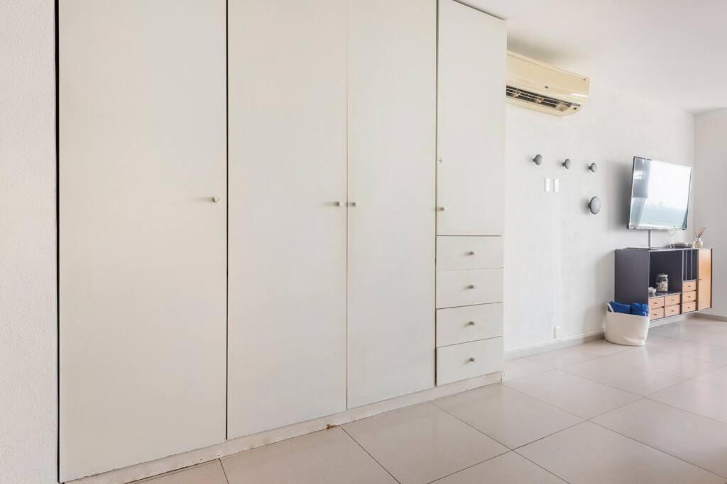 *SUN SCAPE Beachfront Studio by Casa Paraiso*