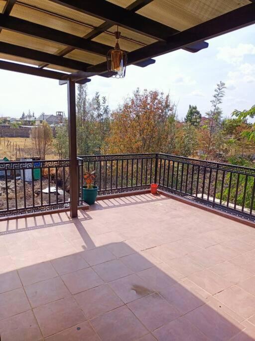 Beautiful 4bedroom mansion with a view-Blue house, view 4