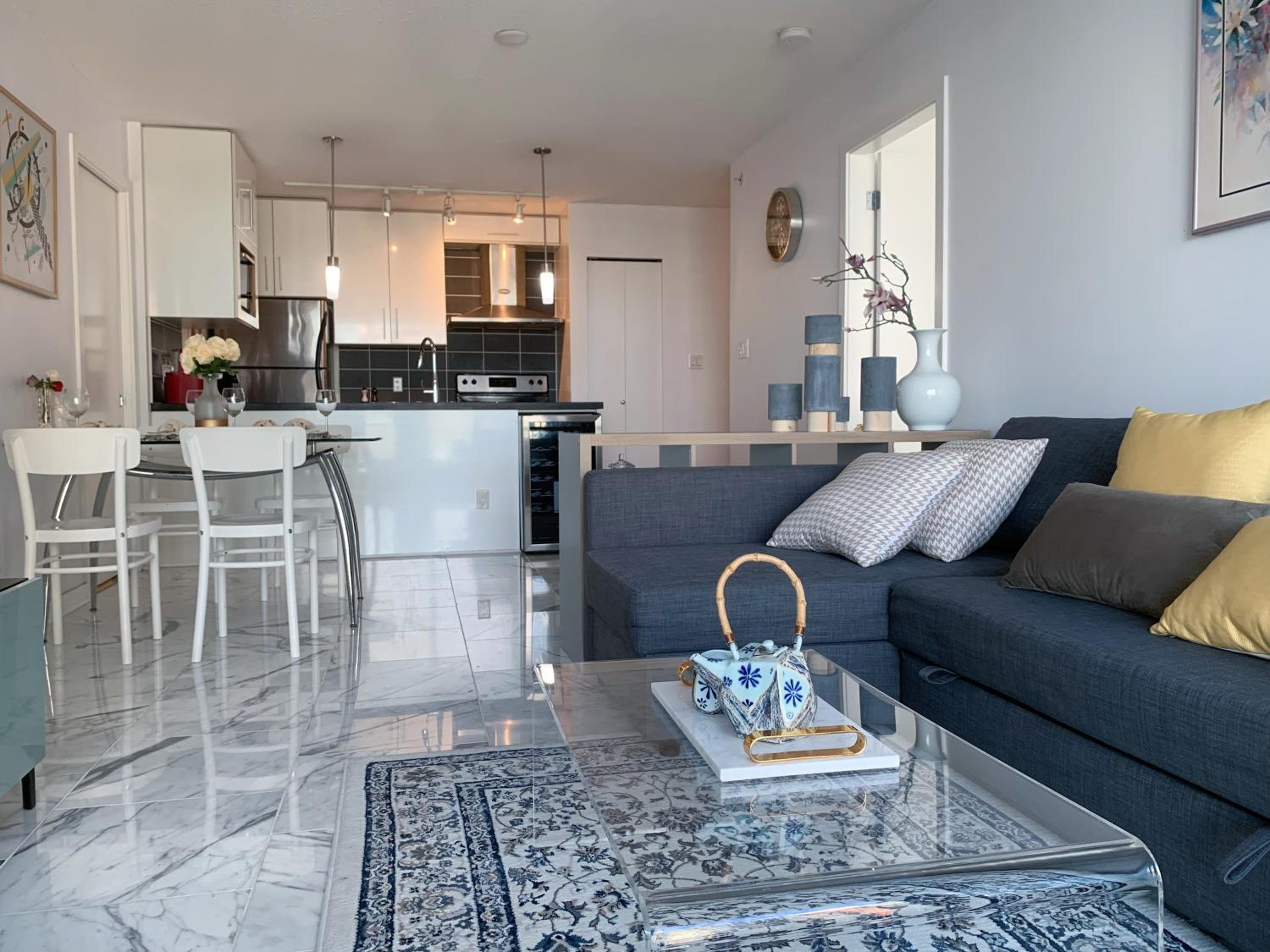 DOWNTOWN+Amazing View+2BD/2BA Free Parking