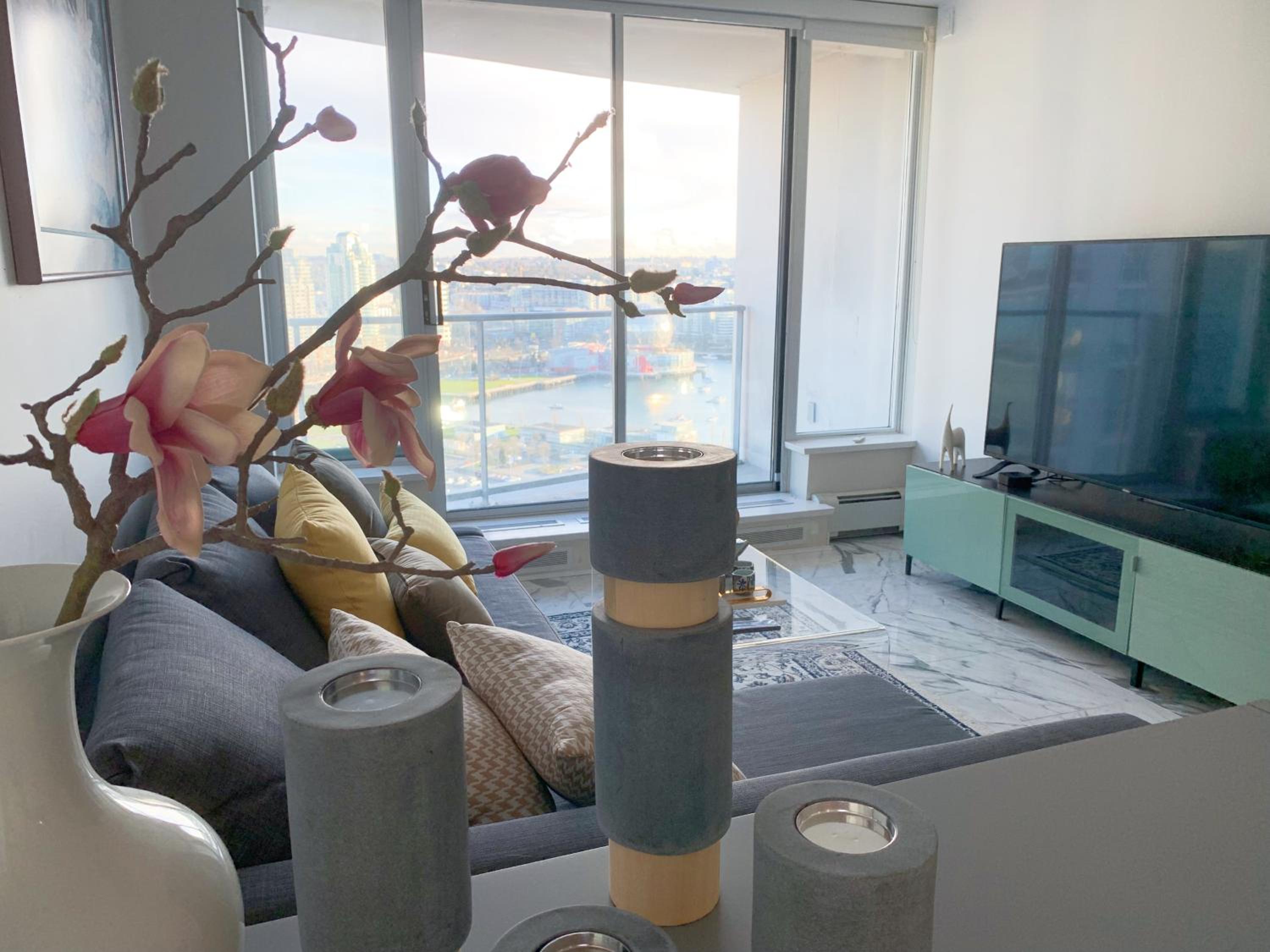 DOWNTOWN+Amazing View+2BD/2BA Free Parking