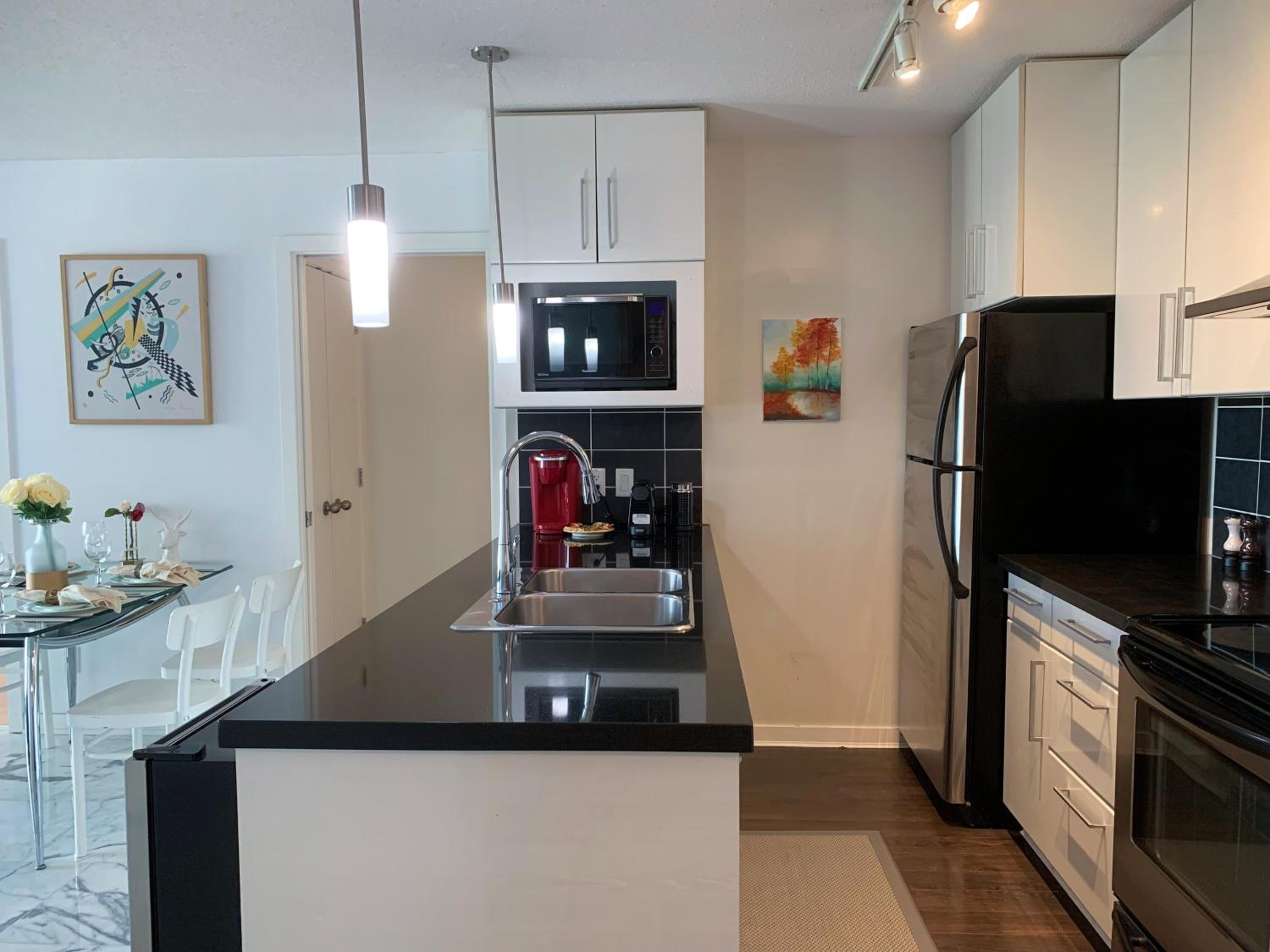 DOWNTOWN+Amazing View+2BD/2BA Free Parking