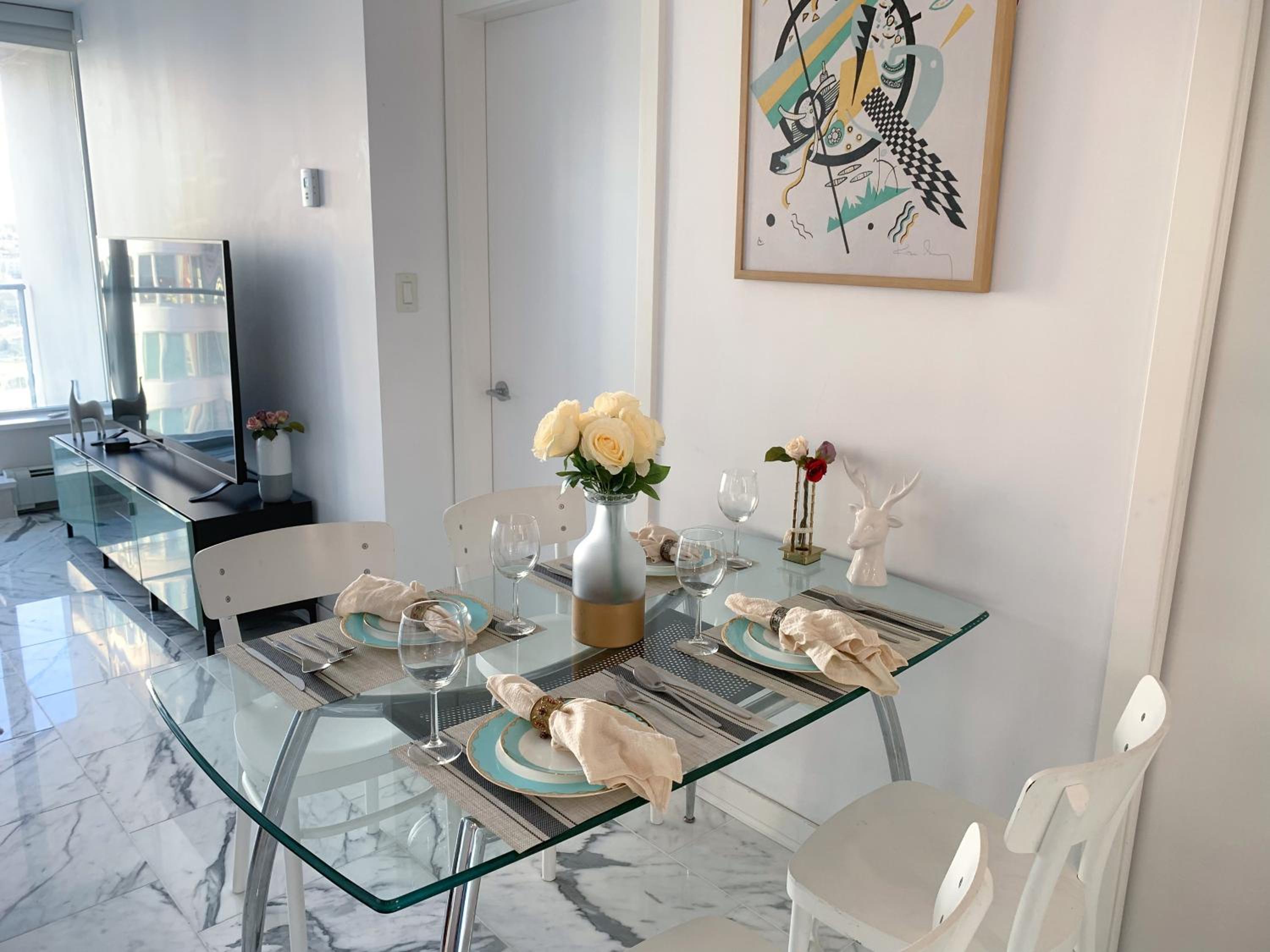 DOWNTOWN+Amazing View+2BD/2BA Free Parking