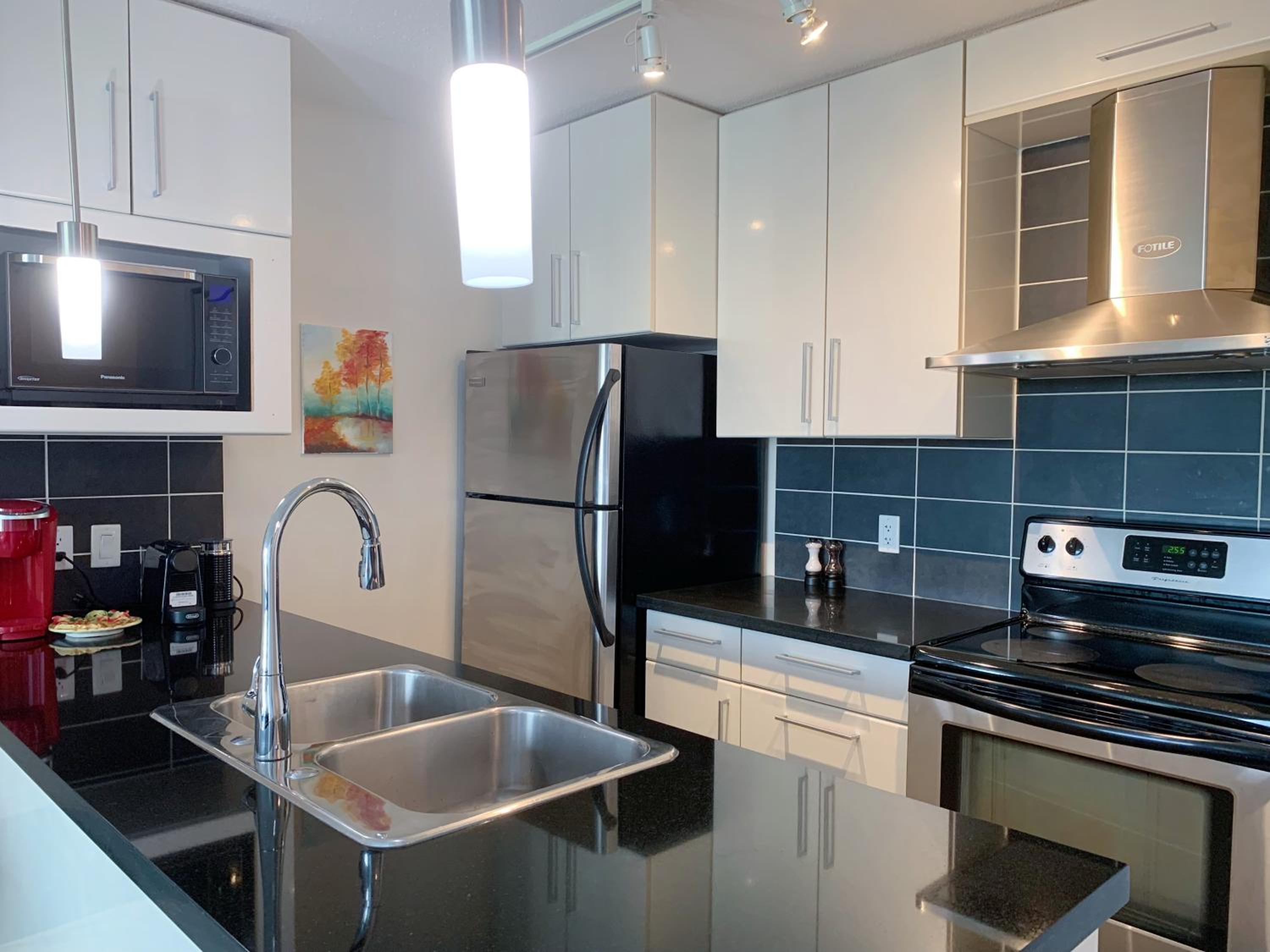 DOWNTOWN+Amazing View+2BD/2BA Free Parking