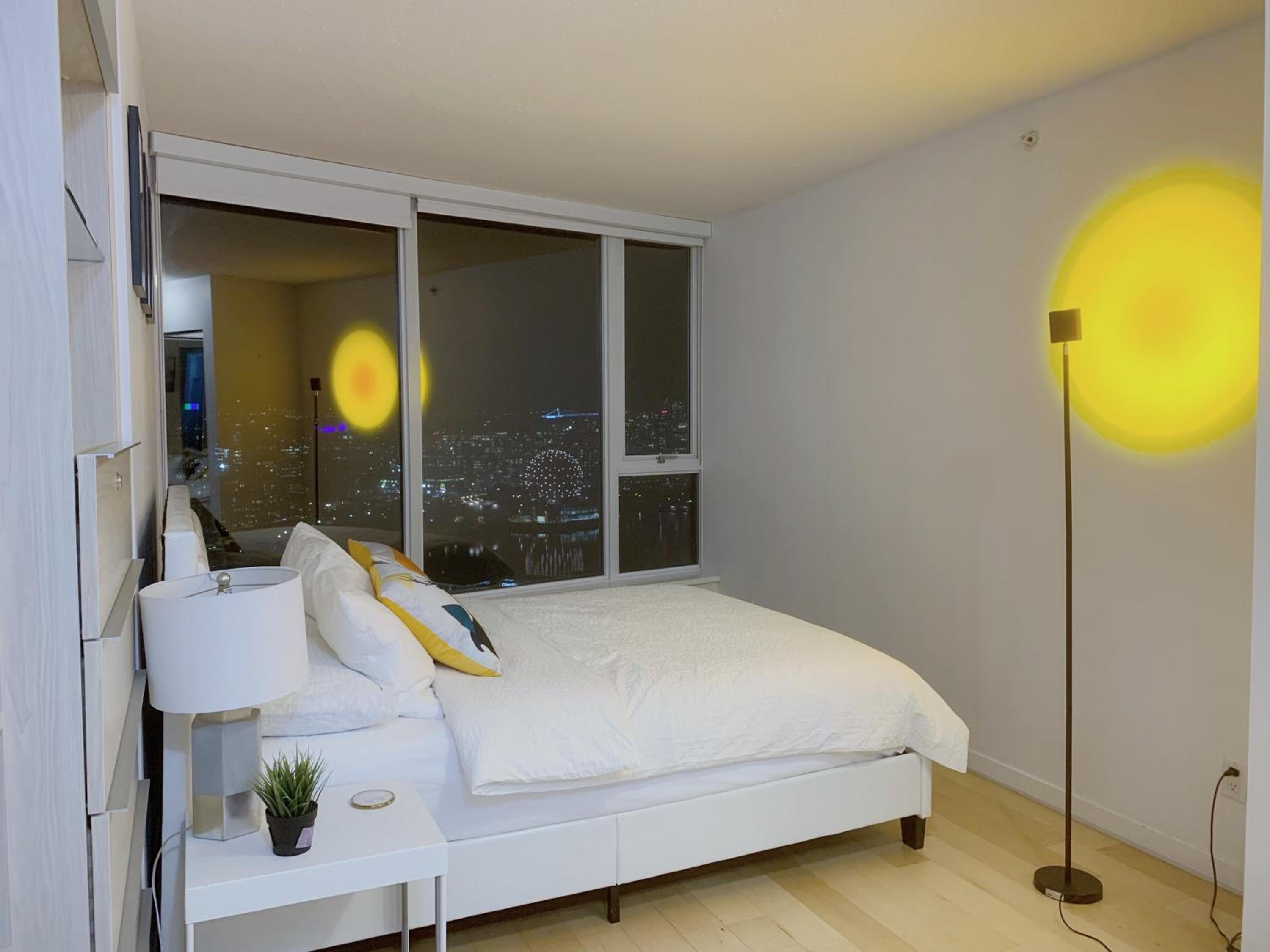 DOWNTOWN+Amazing View+2BD/2BA Free Parking