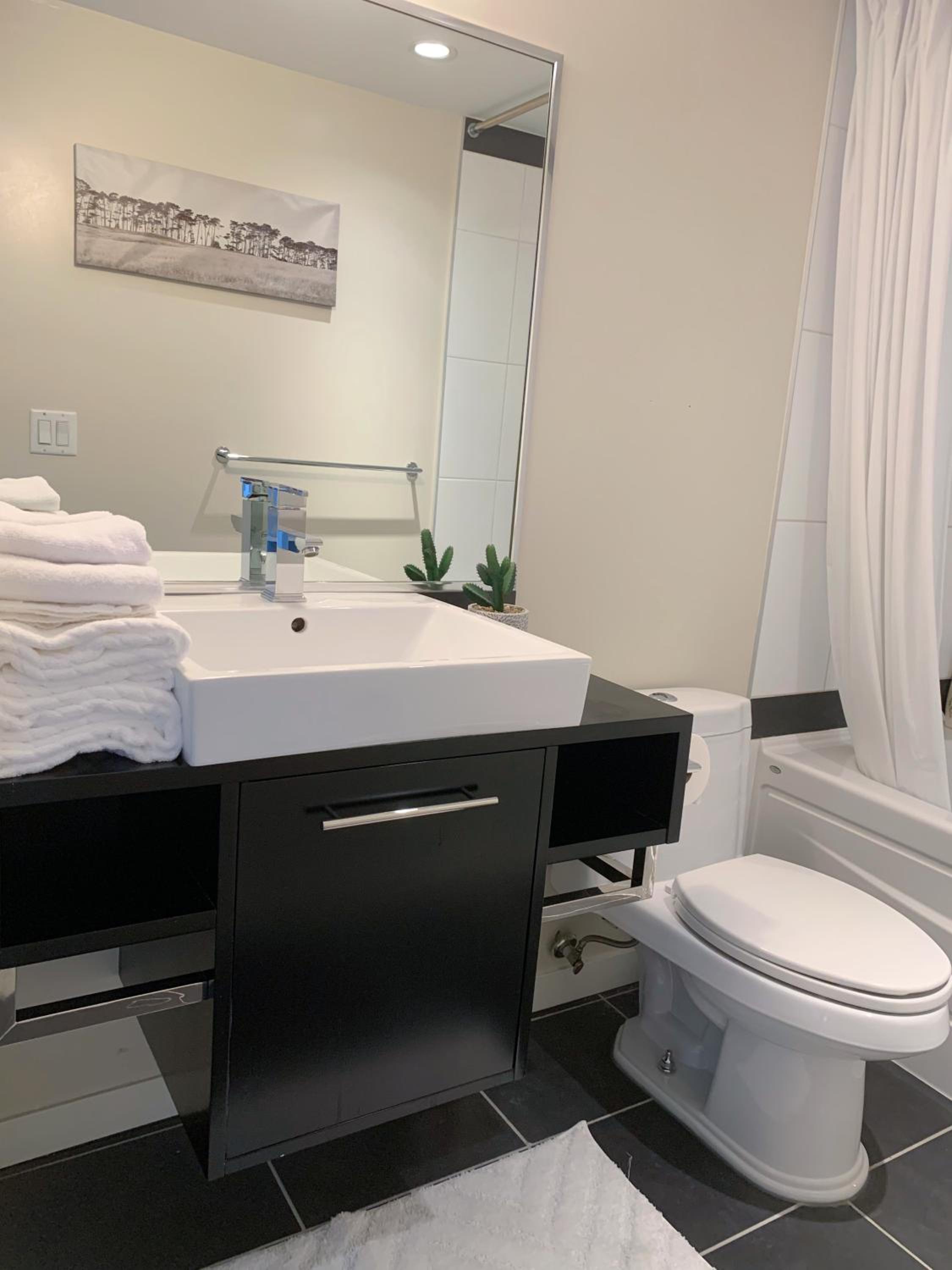DOWNTOWN+Amazing View+2BD/2BA Free Parking