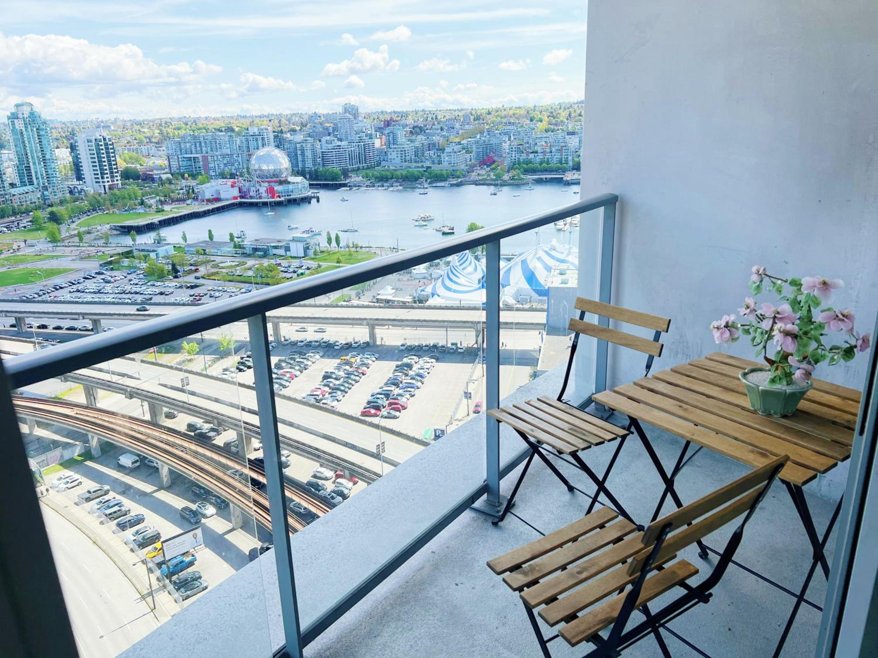 DOWNTOWN+Amazing View+2BD/2BA Free Parking