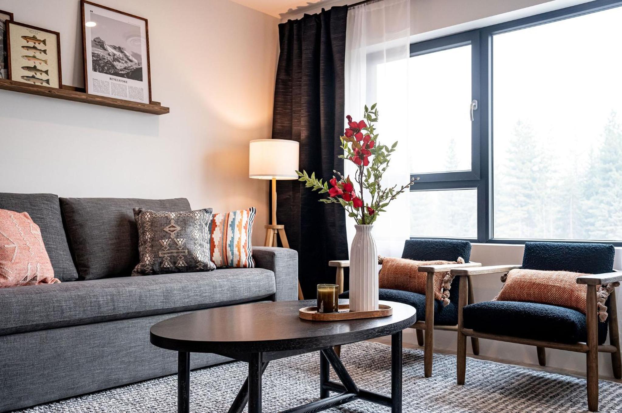 Hotel The Monashee House By Revelstoke Vacations