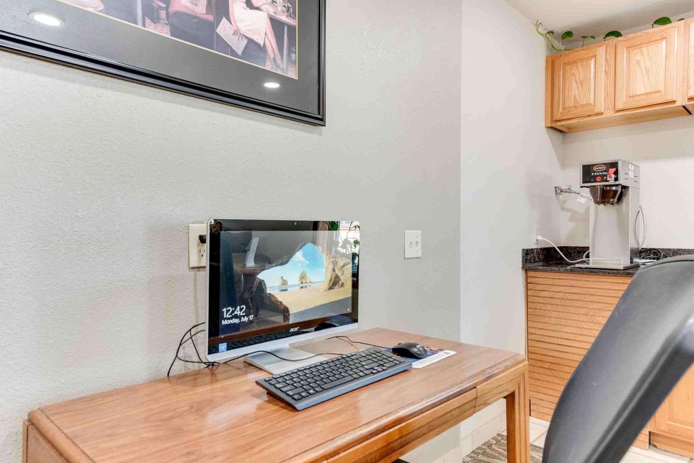 Best Western Movie Manor