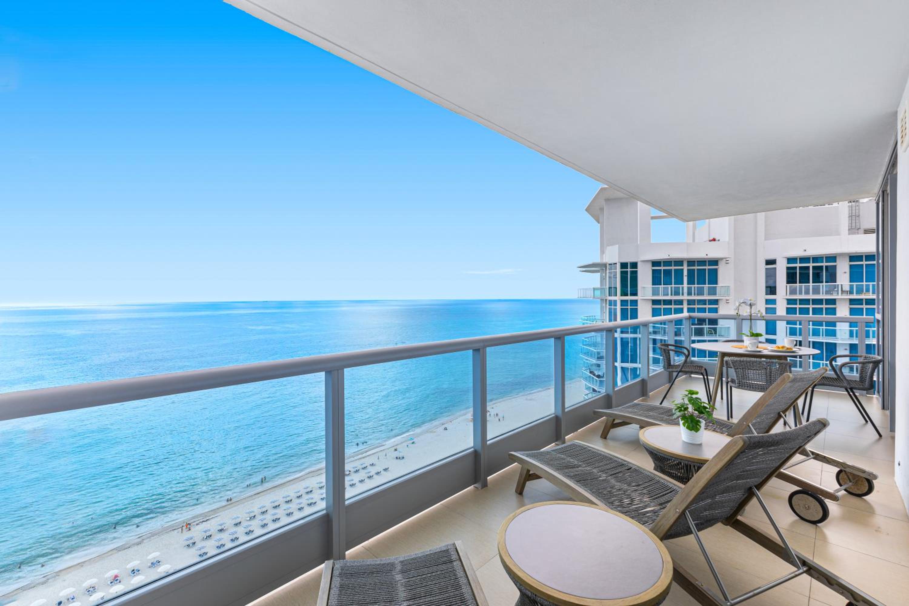 Dharma Home Suites Miami Beach at Monte Carlo