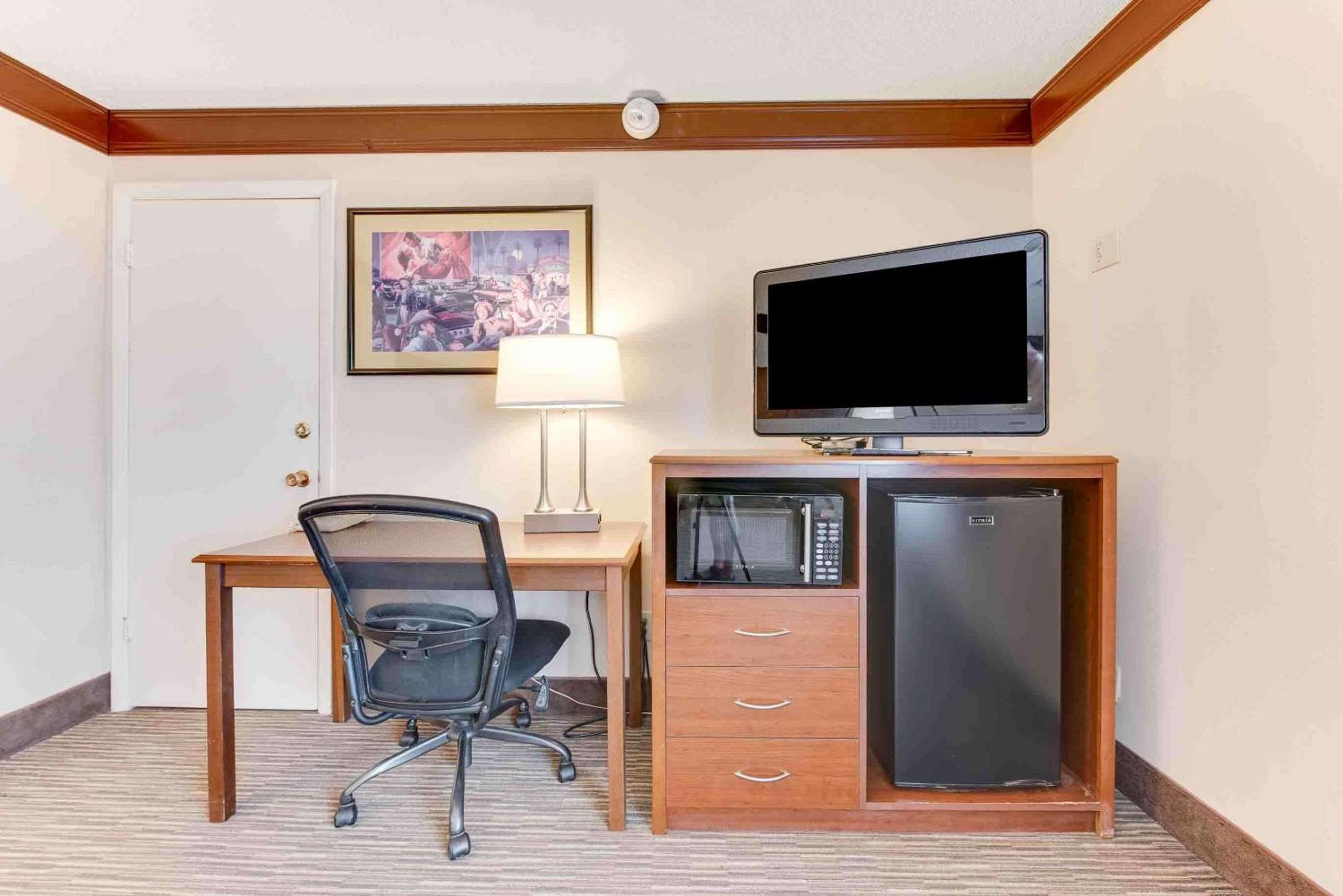 Best Western Movie Manor