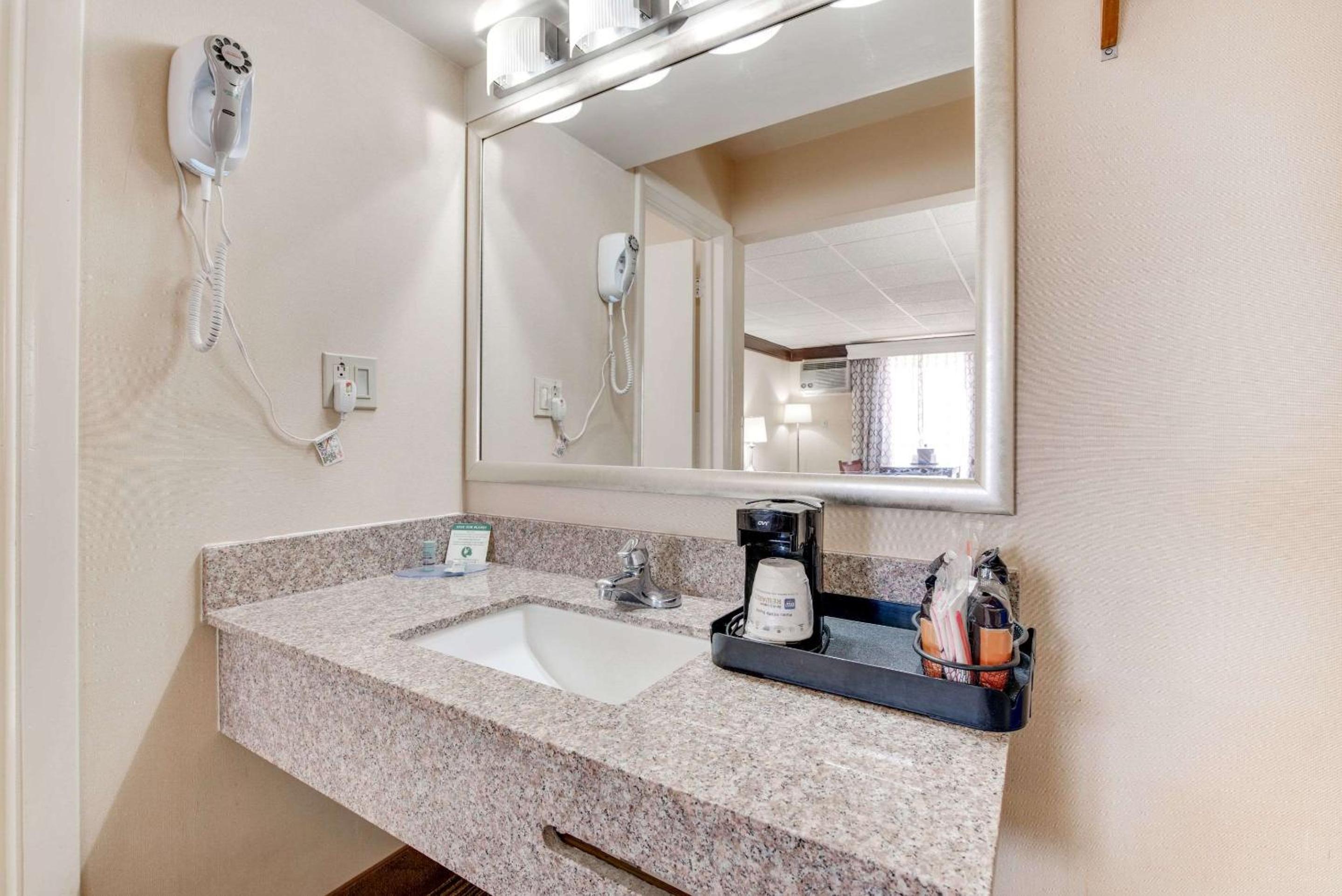 Best Western Movie Manor - Property Image 12
