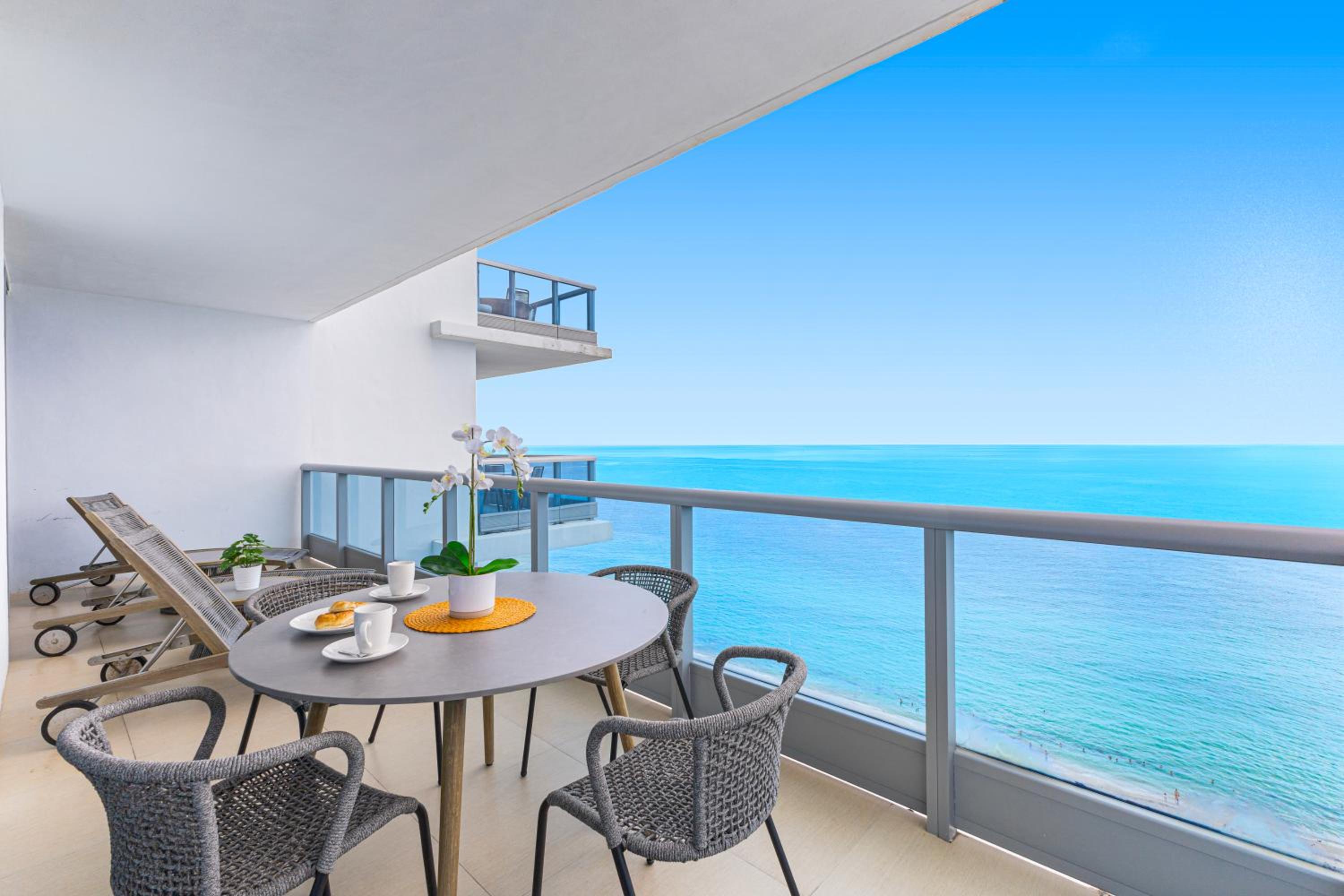 Dharma Home Suites Miami Beach at Monte Carlo