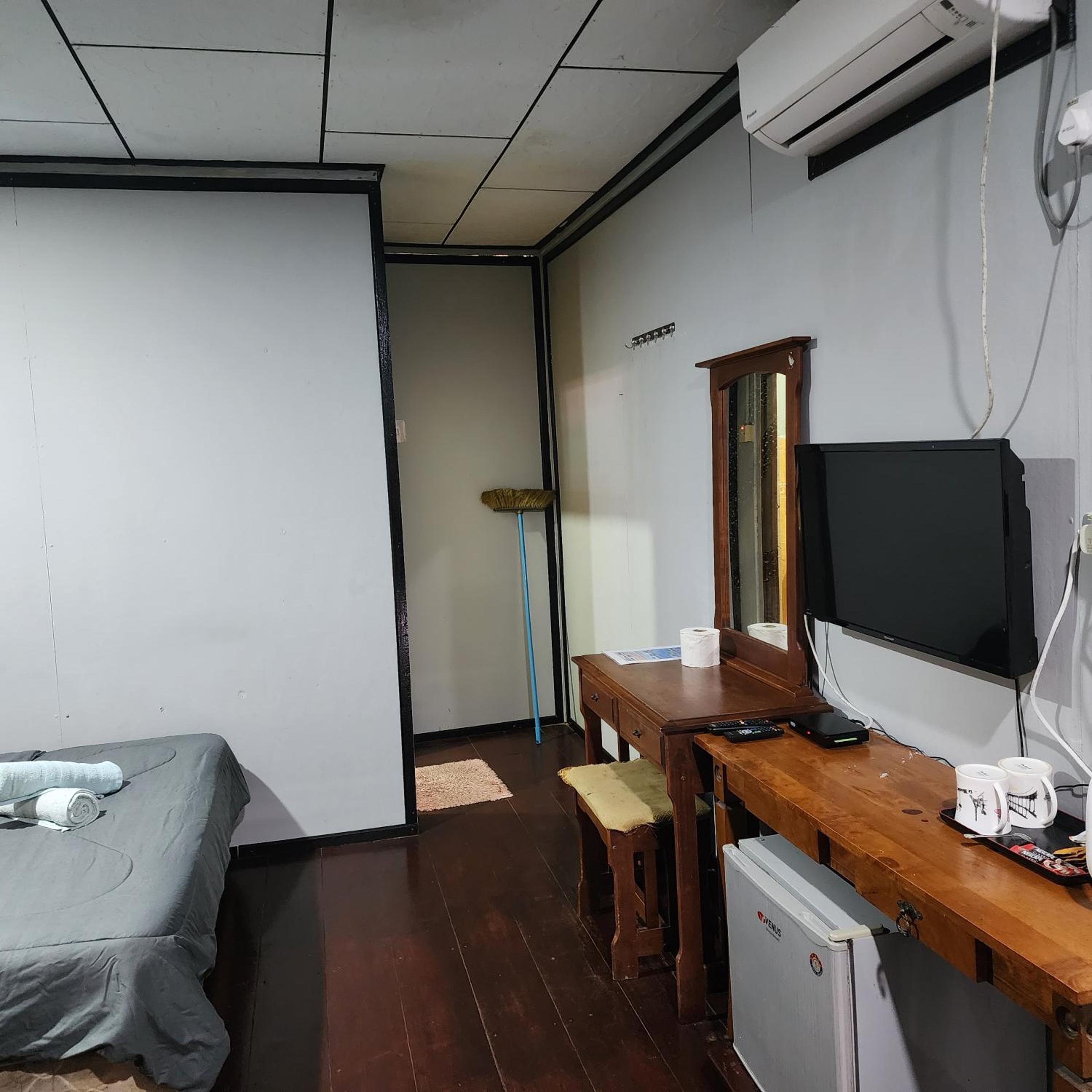Photo 12