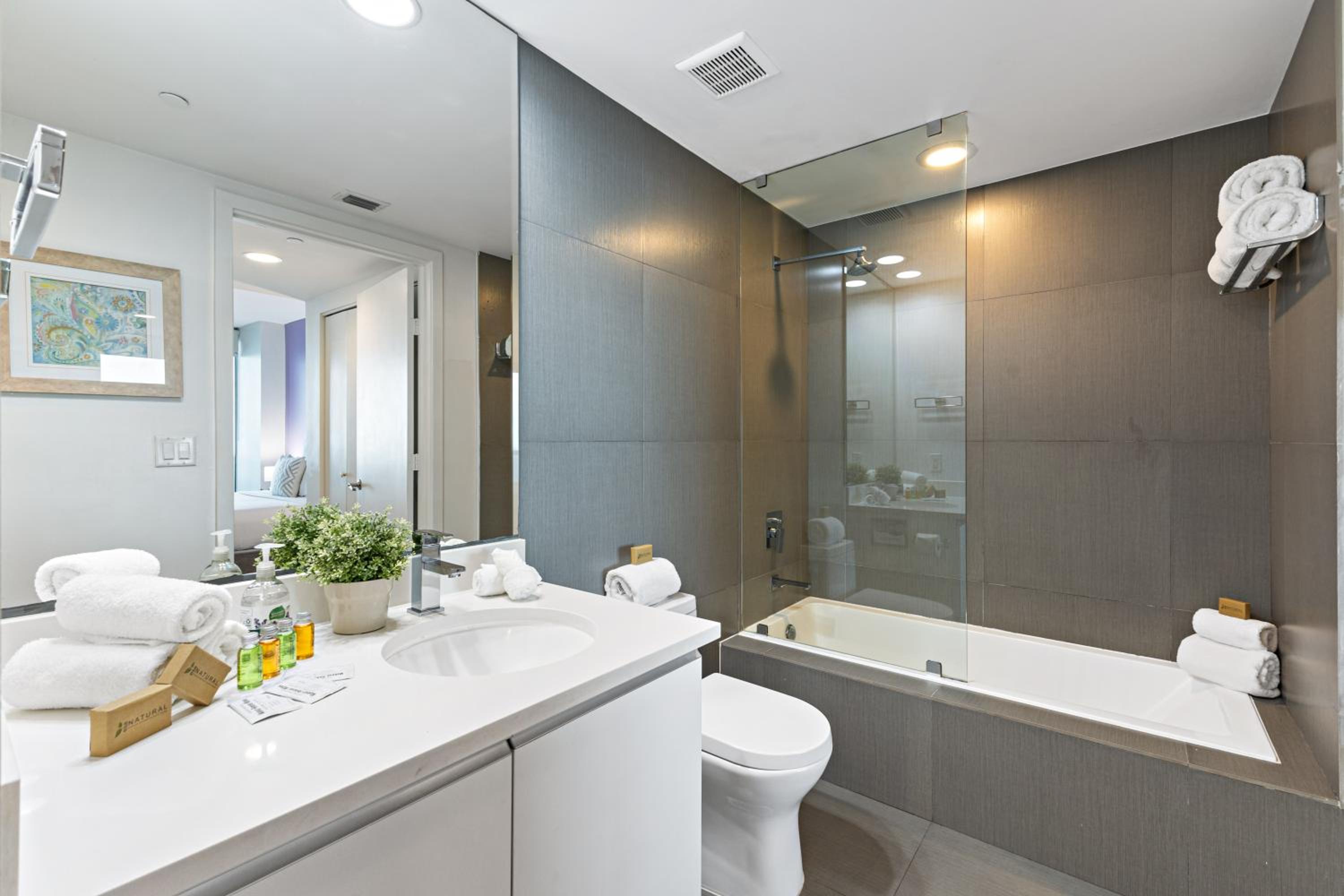 Dharma Home Suites Miami Beach at Monte Carlo