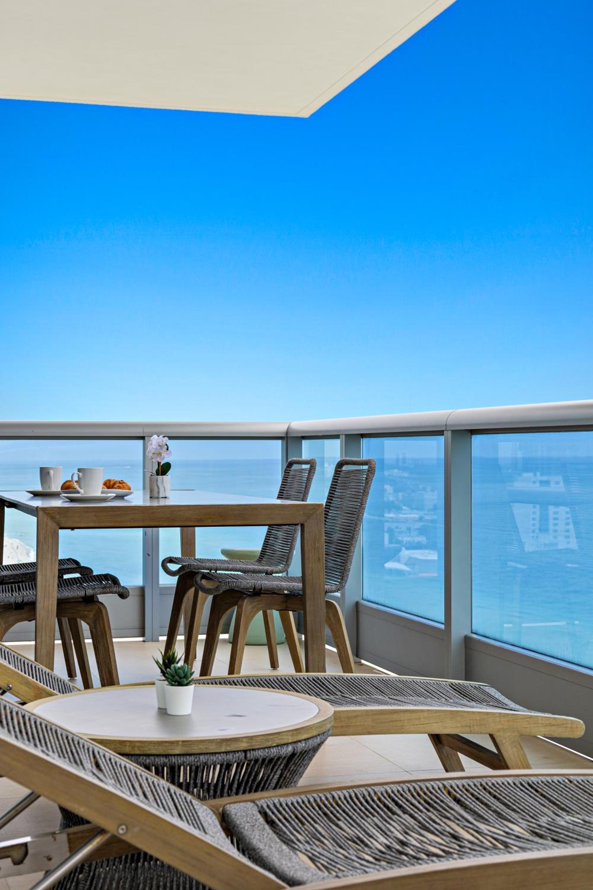Dharma Home Suites Miami Beach at Monte Carlo