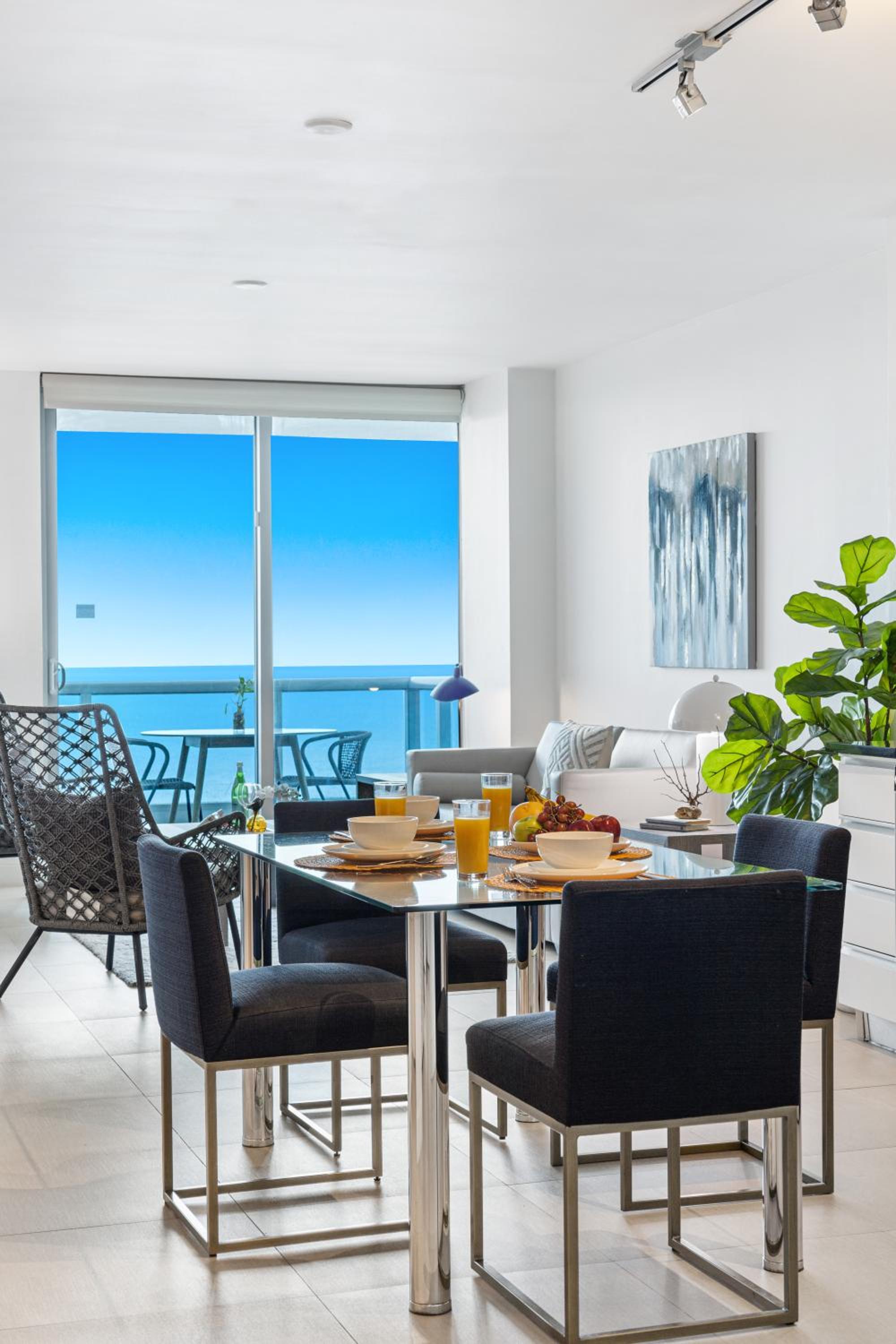 Dharma Home Suites Miami Beach at Monte Carlo