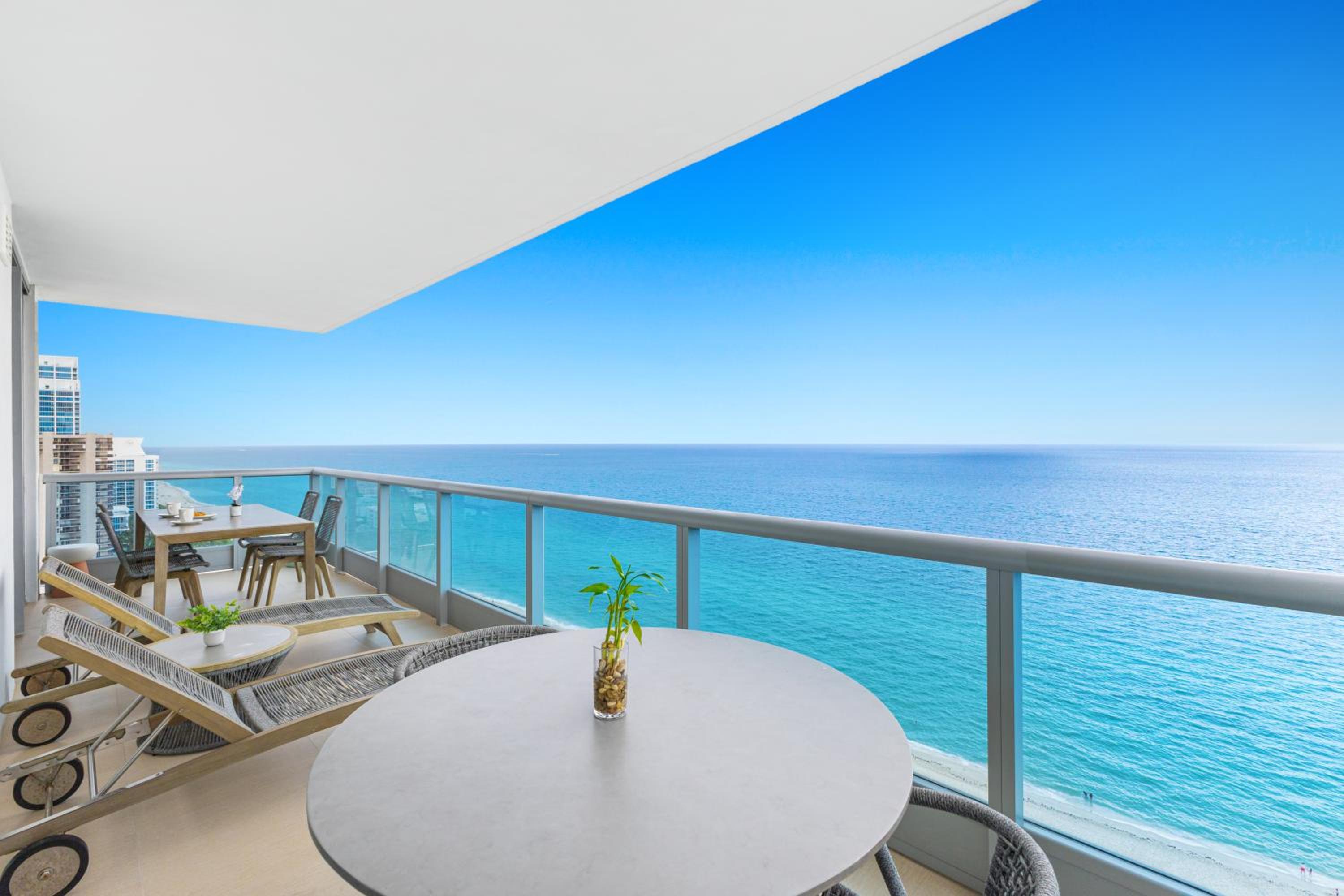Dharma Home Suites Miami Beach at Monte Carlo