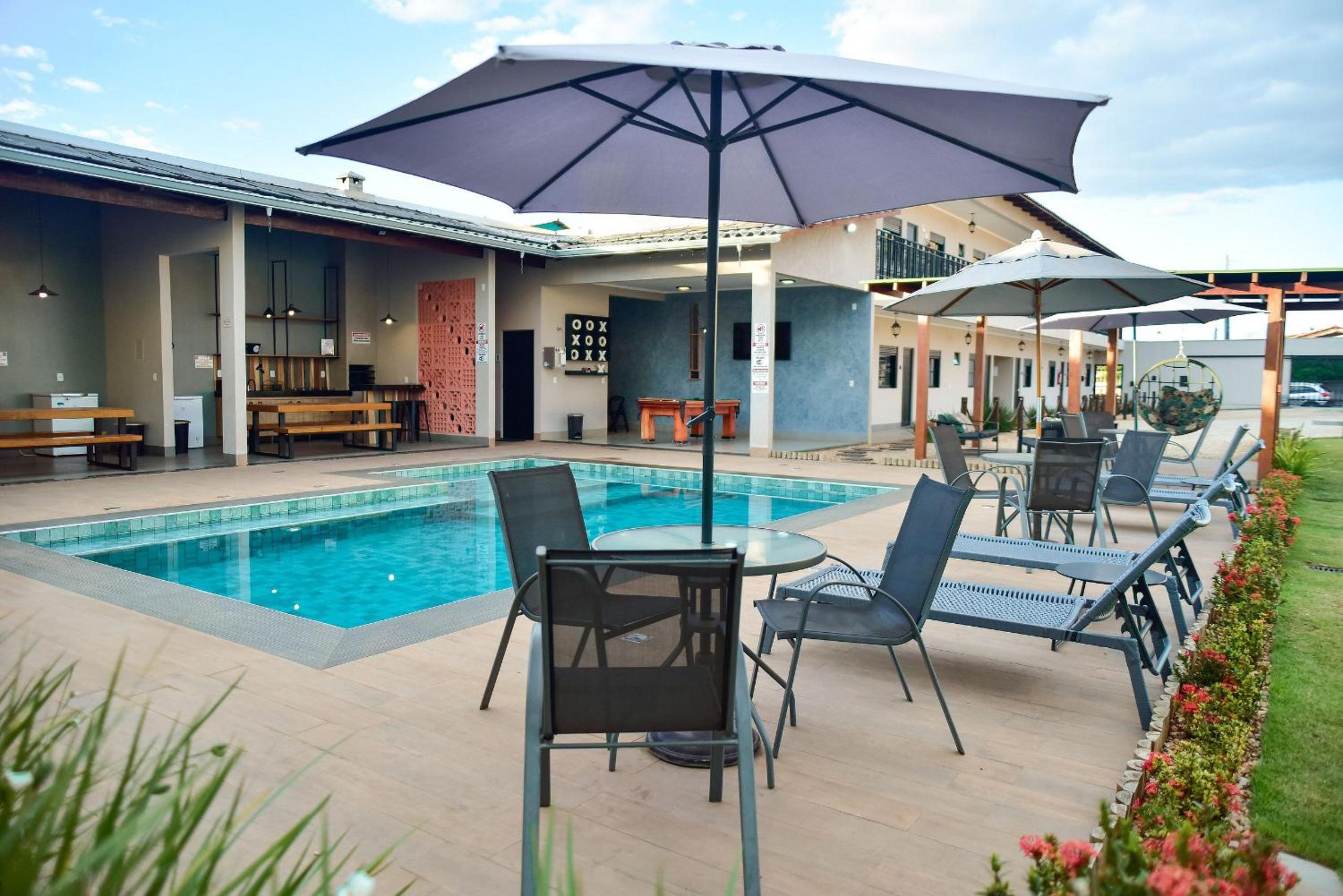 Flat Charme do Cerrado - Até 4 pessoas/Cozinha/Ar Cond./Piscina