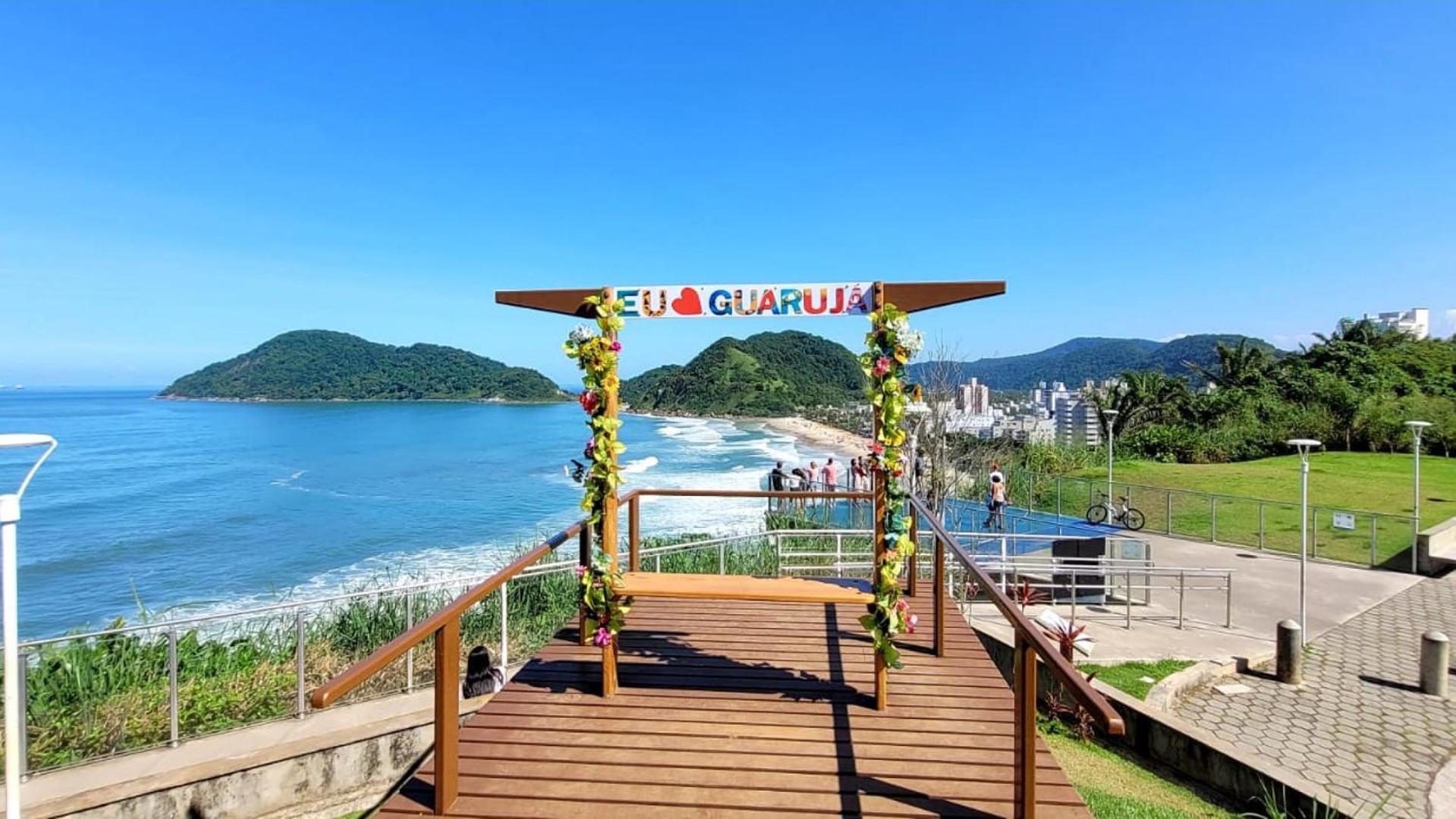 AP 2 vagas varanda gourmet e a 170 m da praia