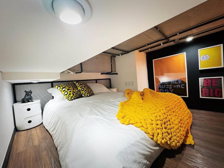 Trendy Loft Close to everything in Z4 view 4
