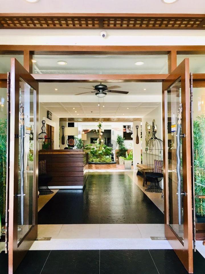 CONDO UNIT walking distance to CALLE CRISOLOGO