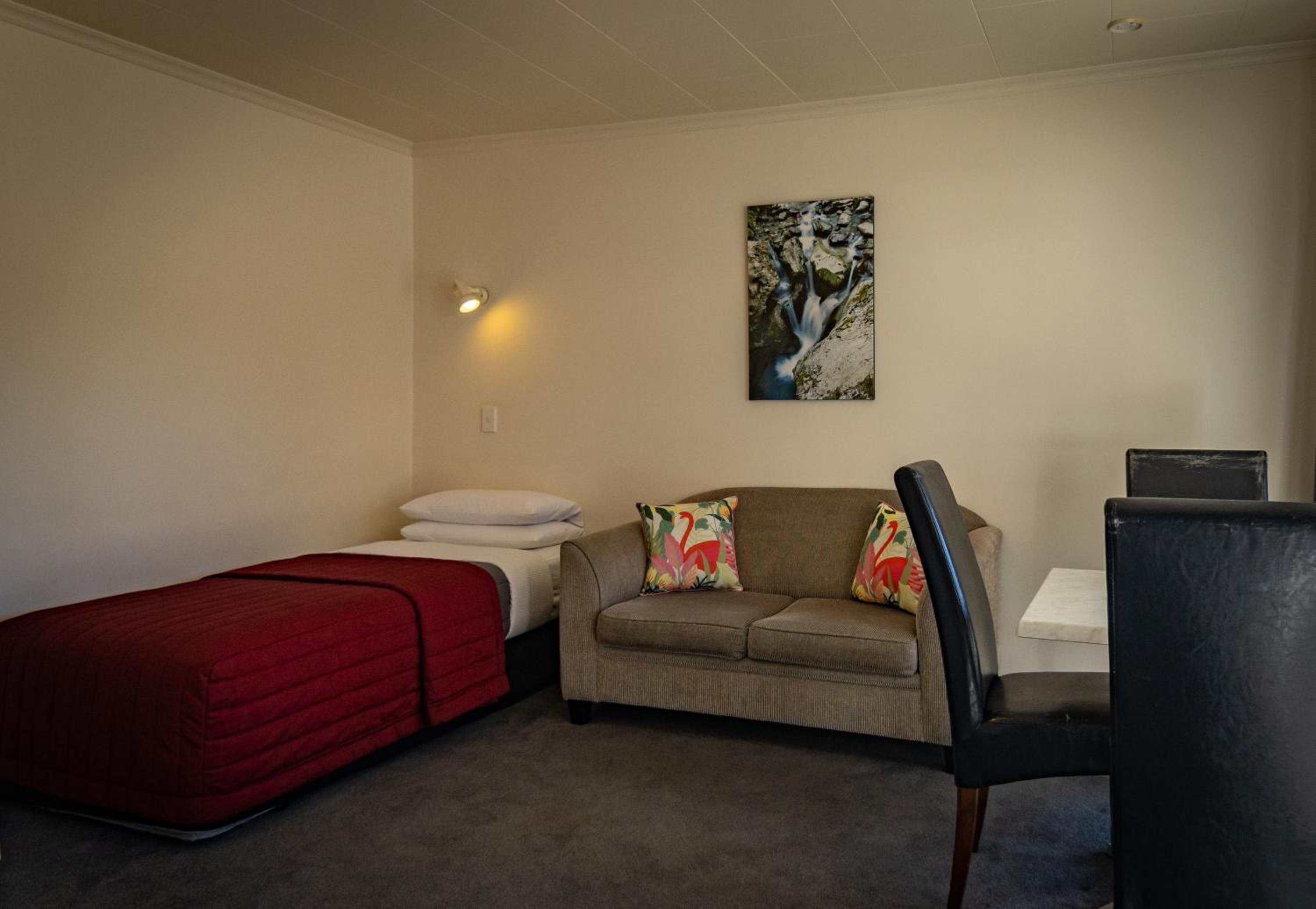 Amber Court Motel — photo 49