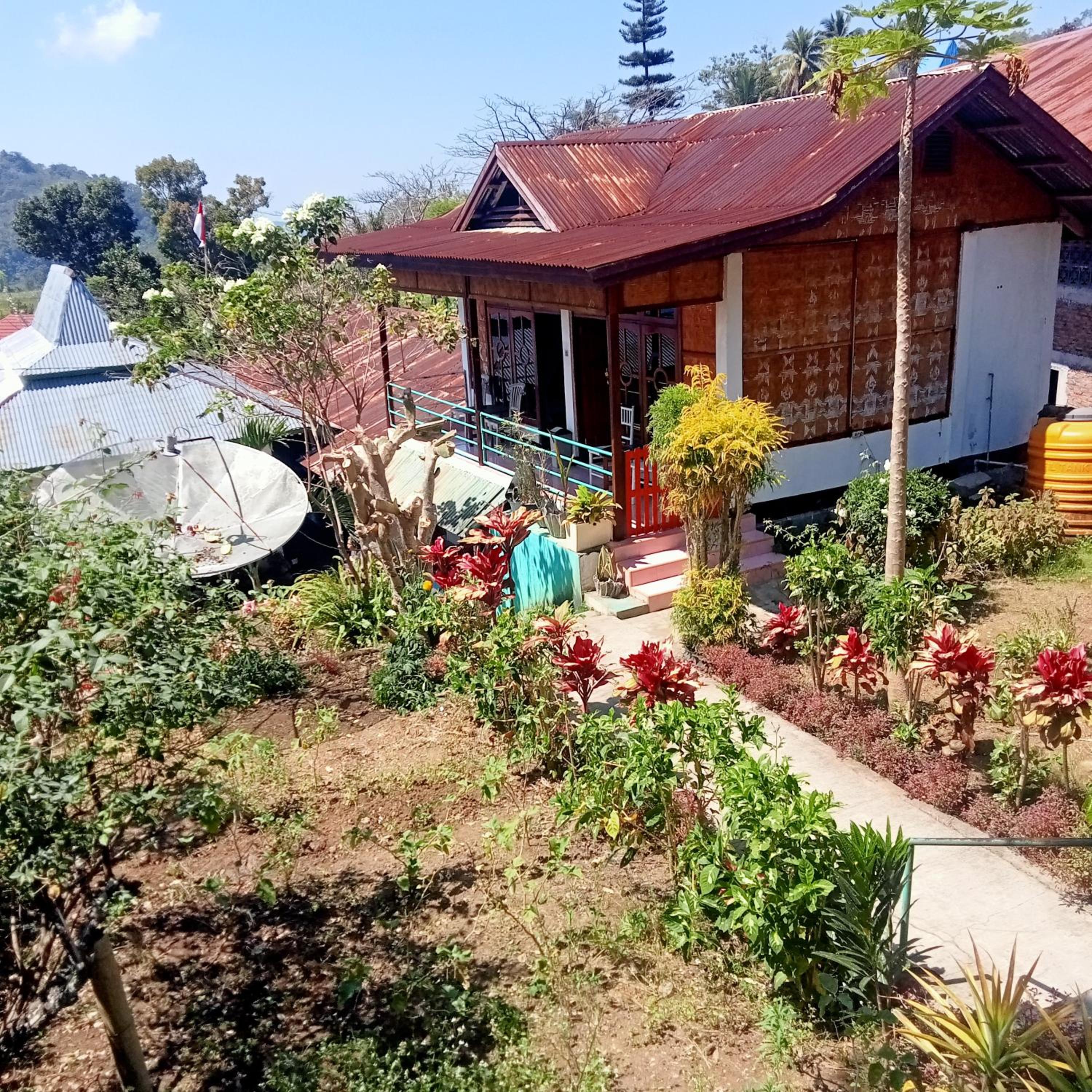 WATUGANA BUNGALOW KELIMUTU