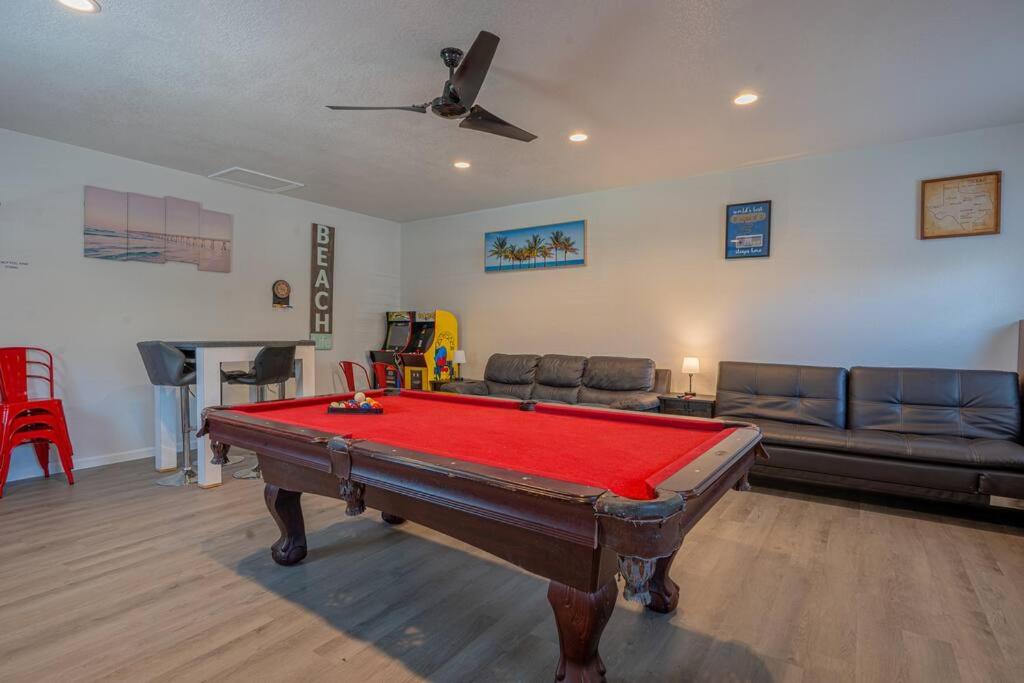 Blue Oasis minutes from the beach with Hot Tub & Gameroom! view 4