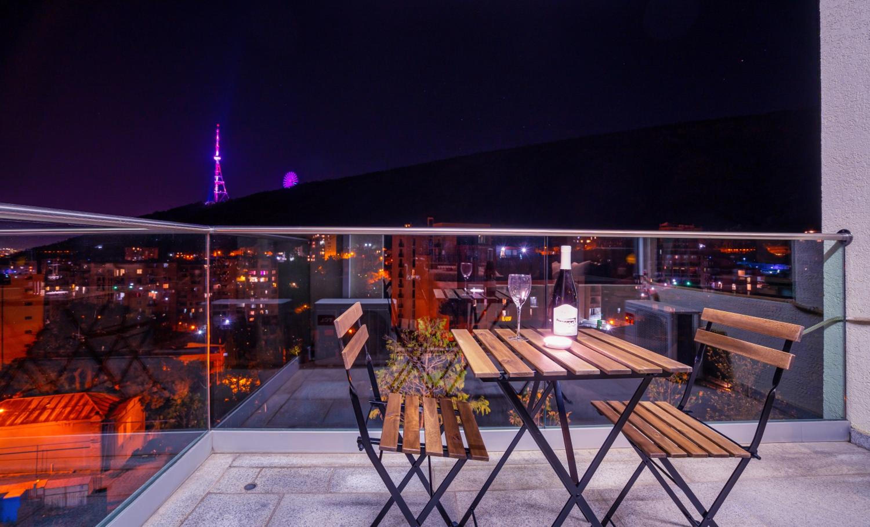 Entire House - Cityscape Retreat: The View view 3