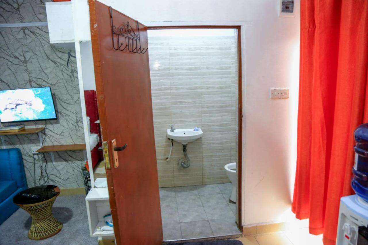 Nash2 AirbnB - Studio CBD Nakuru view 3