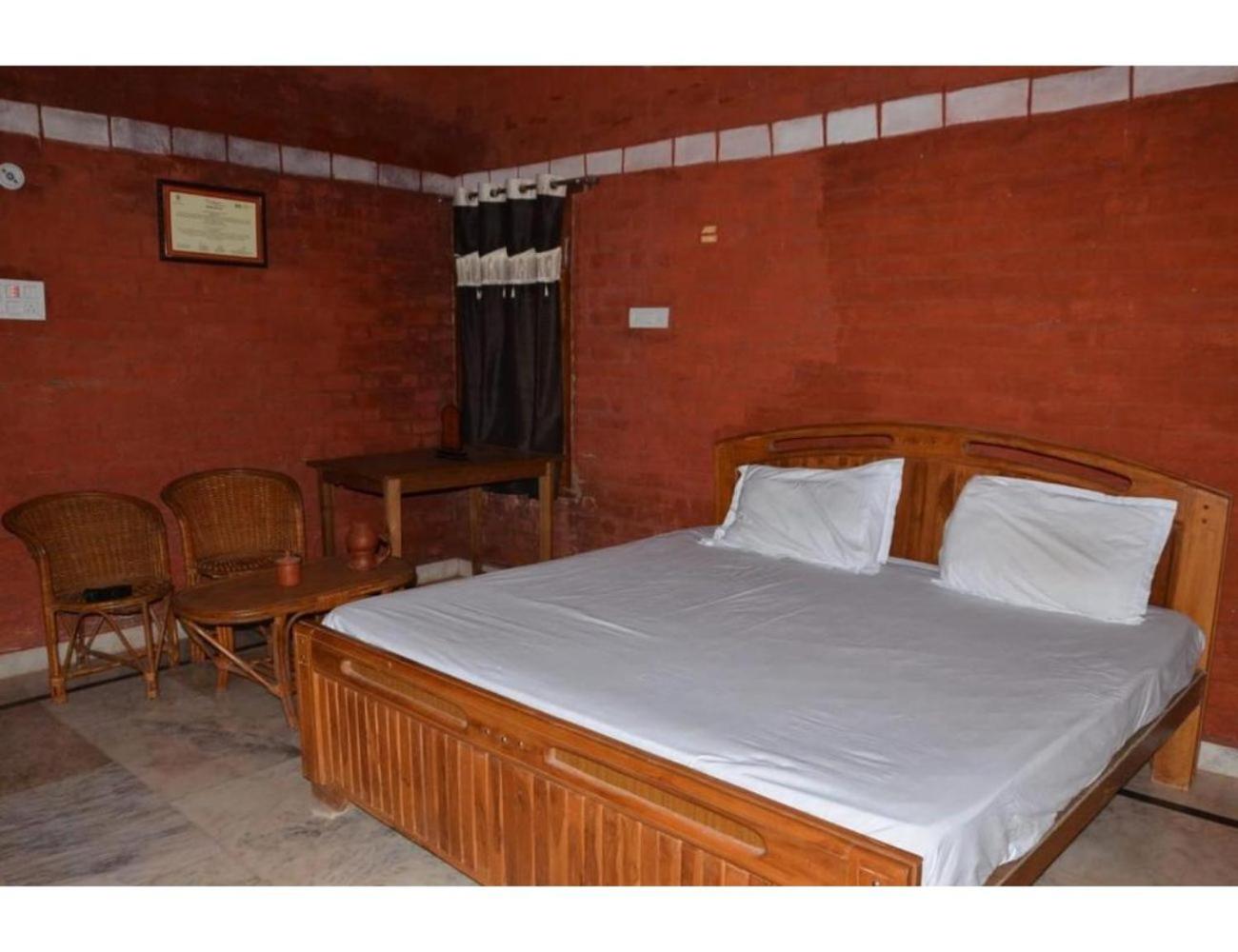 Rekha & Kamla Homestay, Orchha view 2