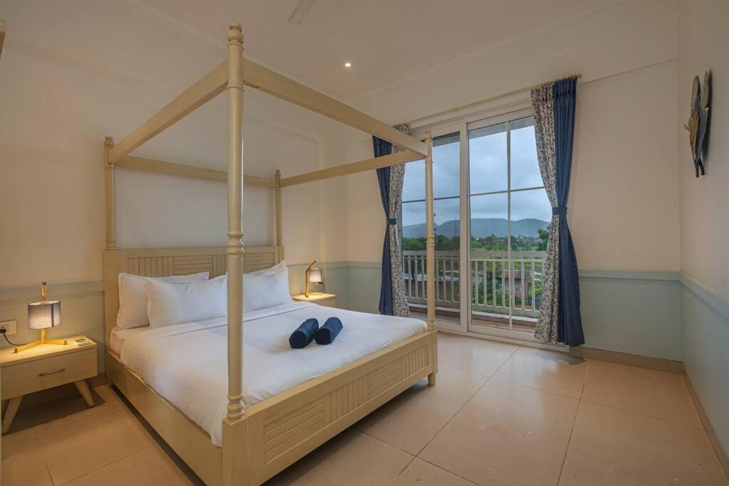 Spanish County Villa 10 By Stayscape Villas view 5