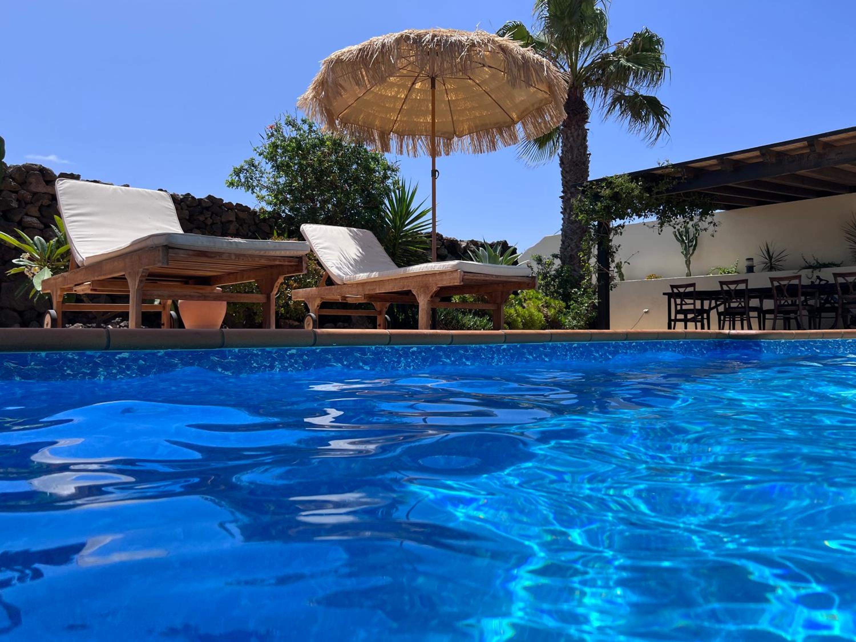 Surf&fun heated pool villa