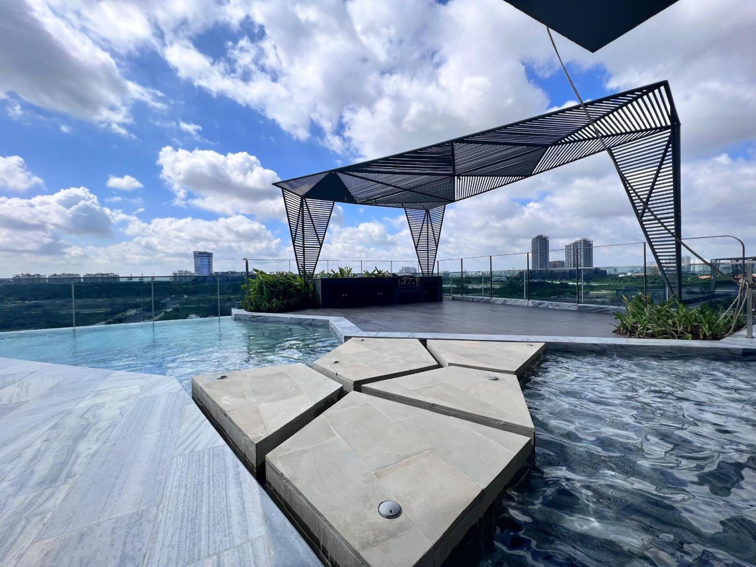 THE CREST-Central Saigon Riverside -Free POOL-GYM-SAUNA Room-YOGA Room